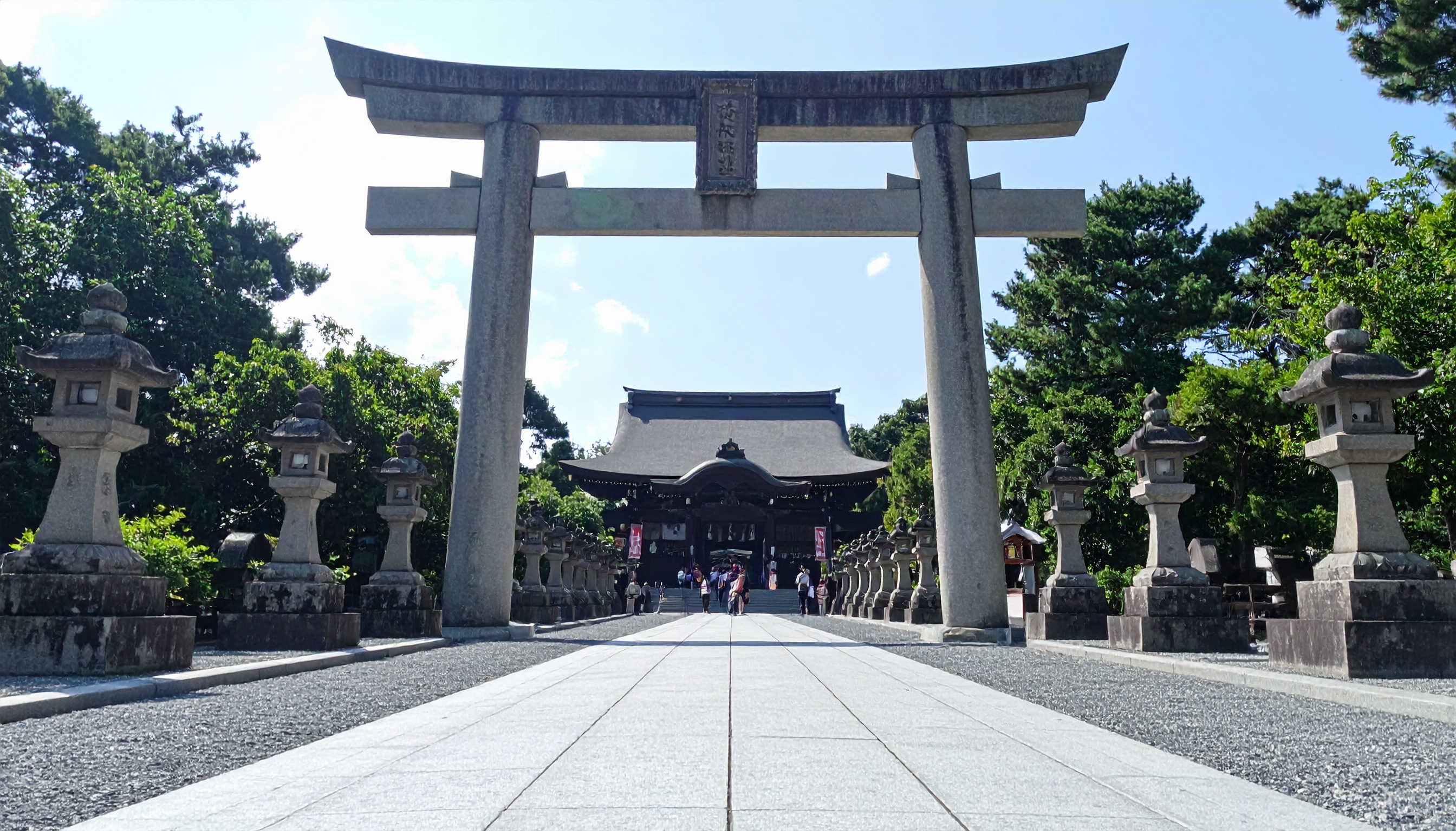 投開票間近 高市氏の靖国姿勢が焦点