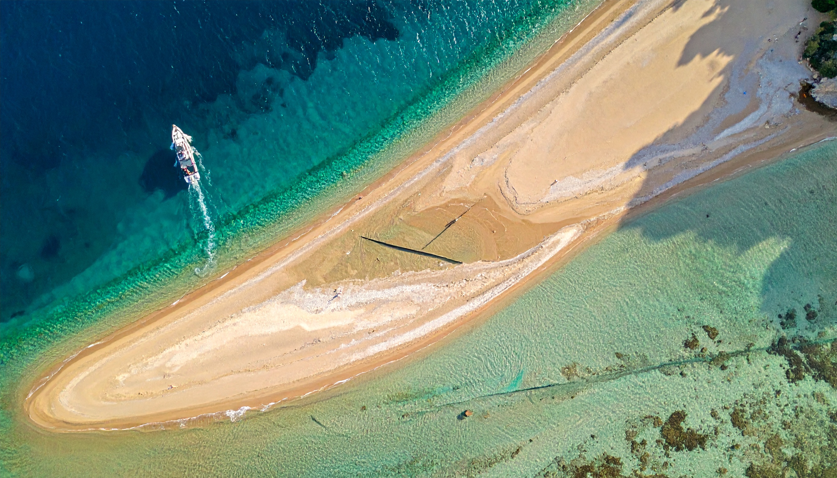 中国海洋調査船が奄美大島沖で活動、EEZ運用を問う