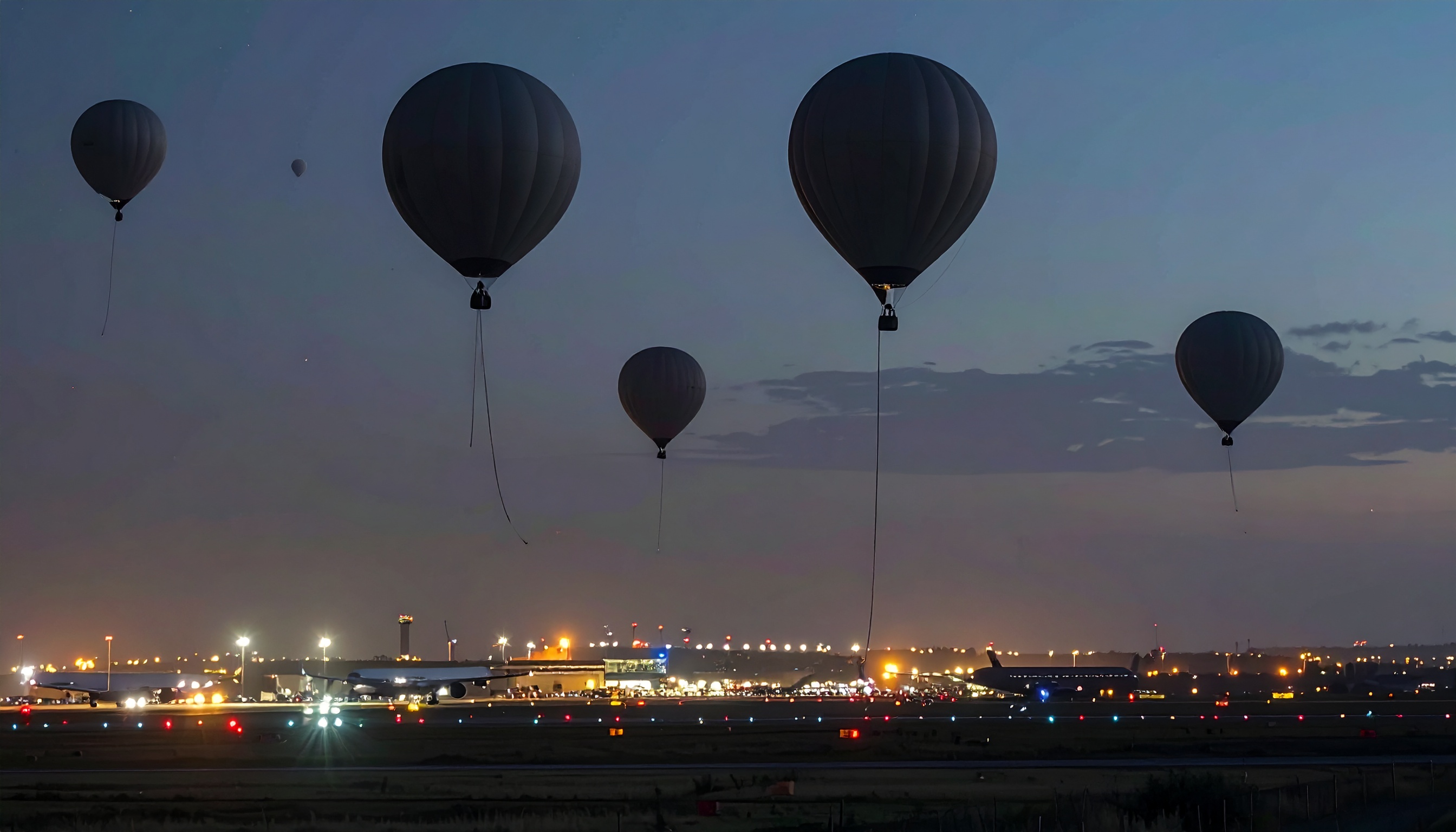 ビリニュス空港が空域一時閉鎖、約6000人に影響