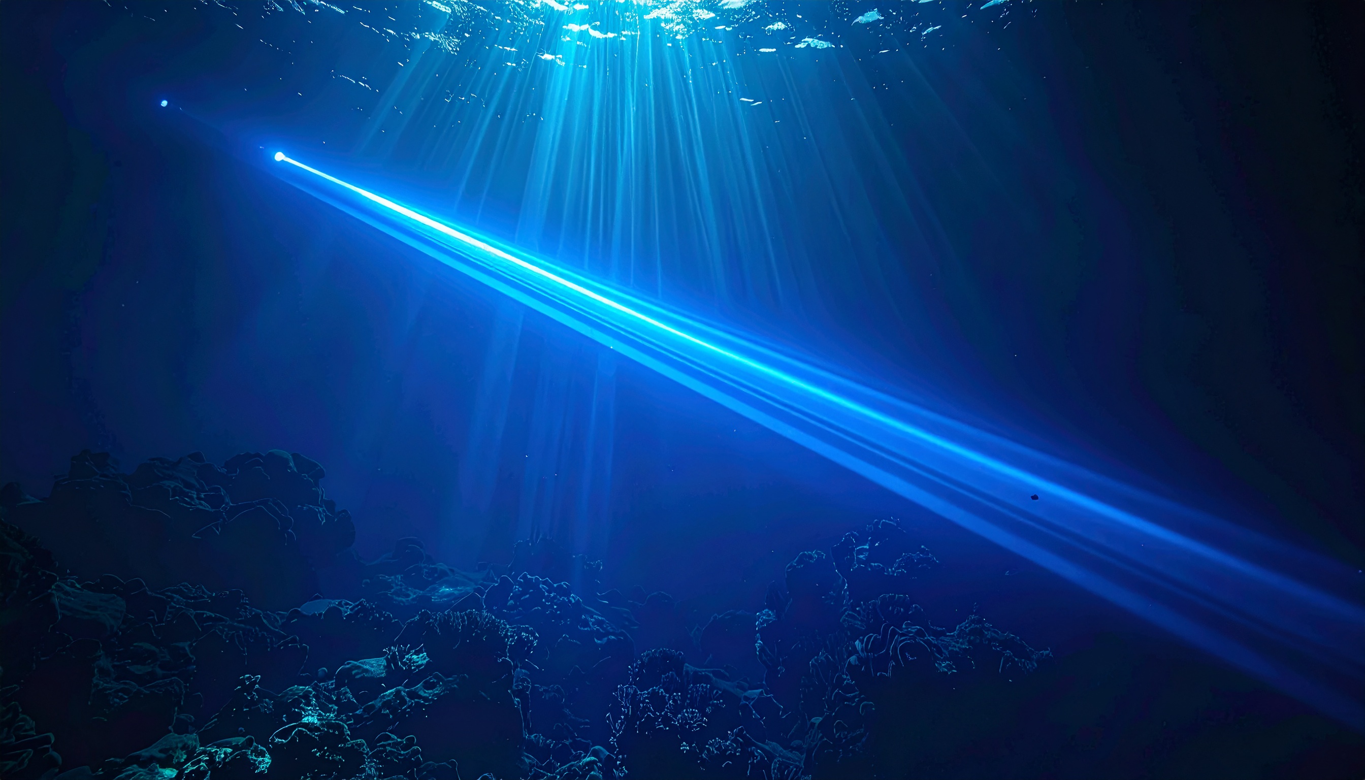 京セラ、実海域で窒化ガリウムレーザー水中光無線750Mbps伝送に成功 水中ドローンや港湾点検の実用化を加速