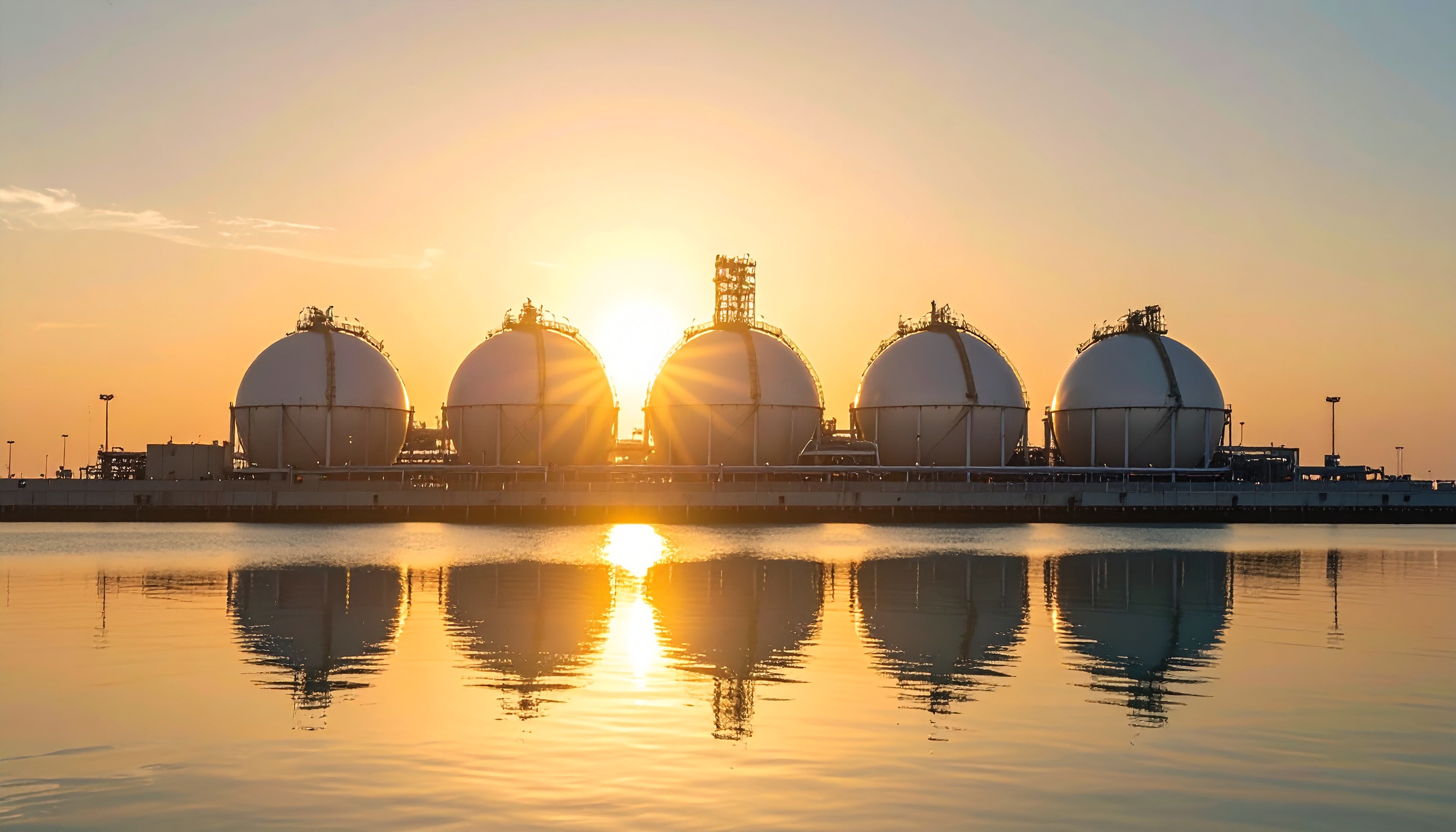 IEA、Gas 2025で2030年に米・カタール主導のLNG急拡大を予測 供給底上げと価格圧力緩和へ