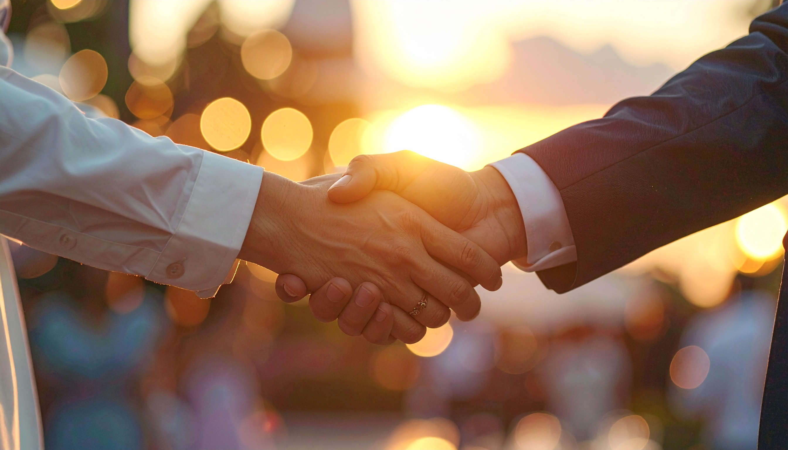 中国外務省が高市首相の握手写真X投稿を抗議、首脳外交に波紋