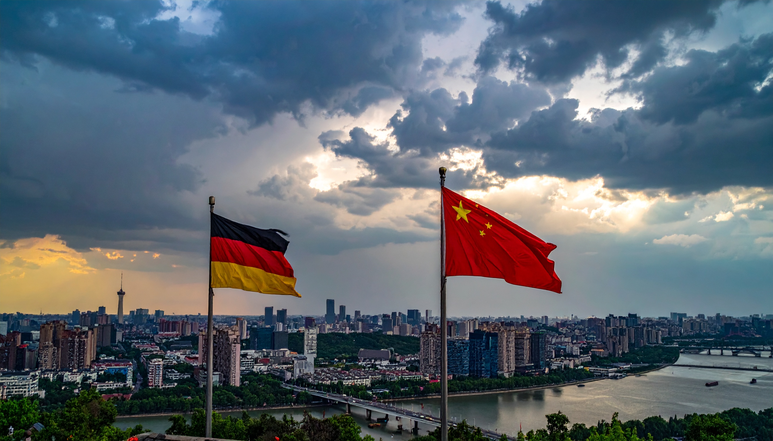 独ワーデフール外相、王毅氏と電話協議し訪中再調整で対話再開へ