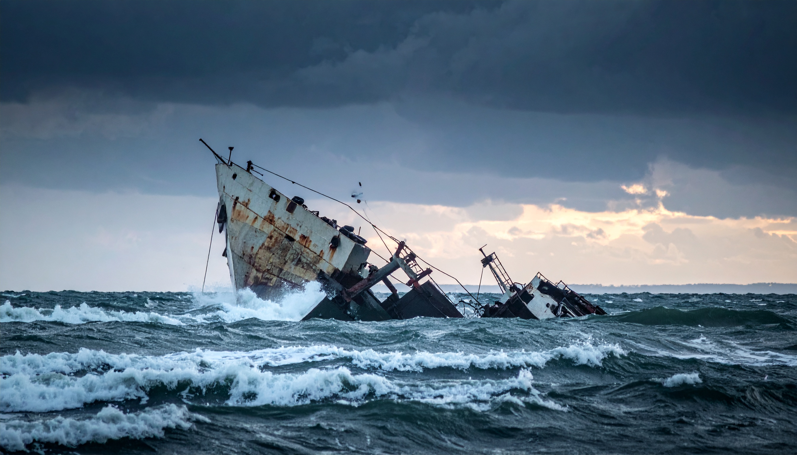 マレーシア・ランカウイ近海でミャンマー・ロヒンギャの船転覆、遺体1人・6人救助