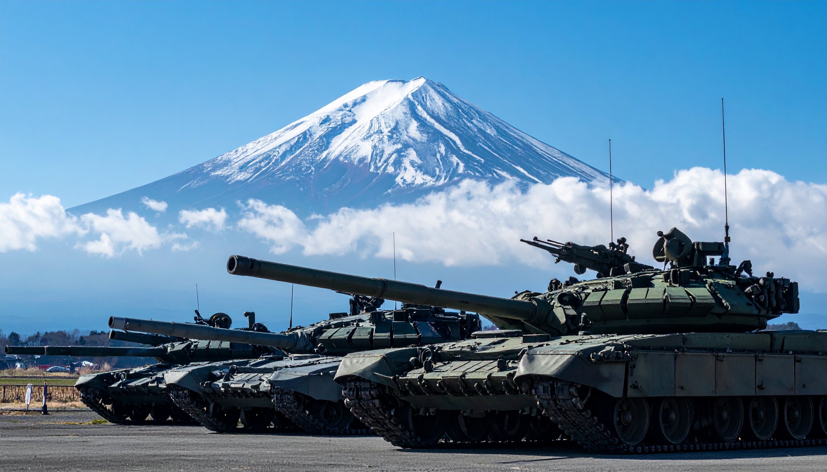 高市首相、防衛強化と民間技術発展の両立を訴え