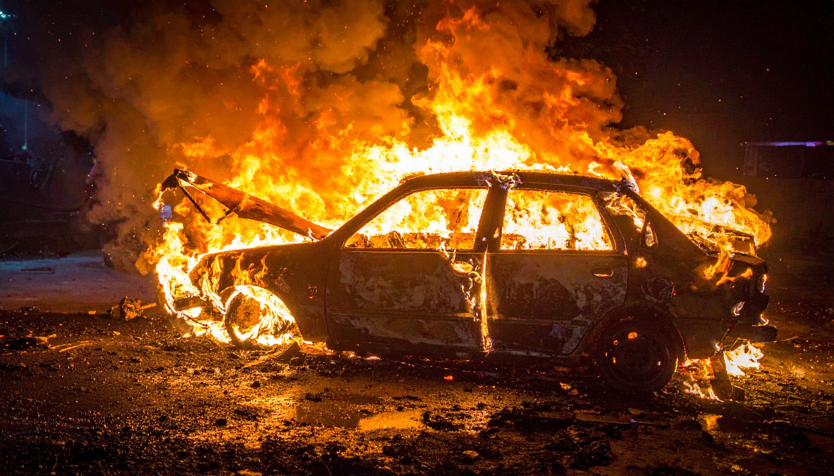インド・ニューデリーのラール・キラー駅前で停止していた車が爆発、8人死亡24人負傷