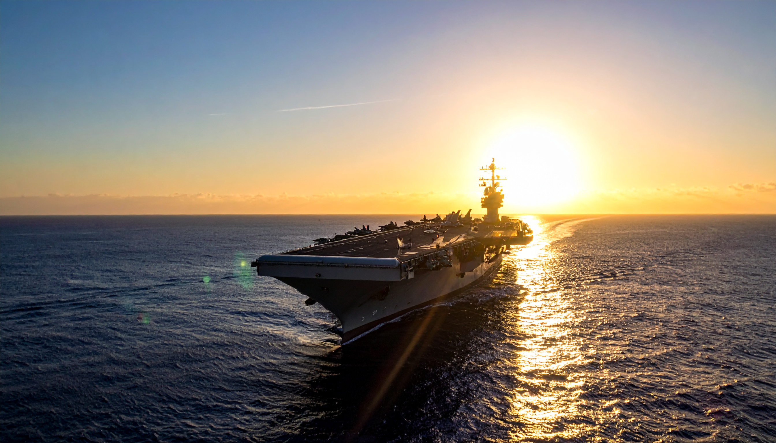 米海軍が空母フォードを中南米展開、麻薬摘発でベネズエラ周辺の警戒強化