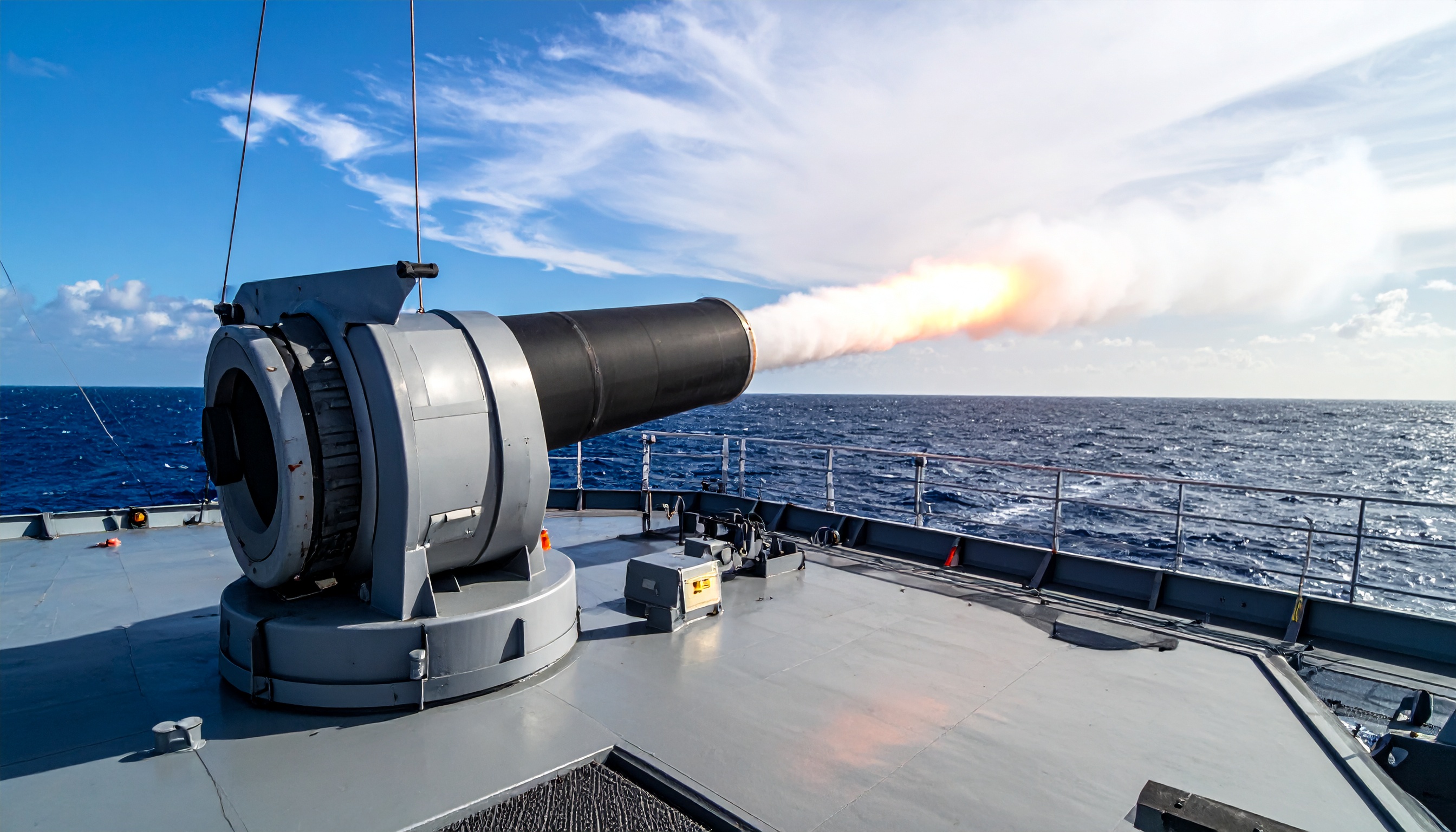 防衛装備庁がレールガン洋上射撃試験を公開、艦載化へ課題と手応え示す