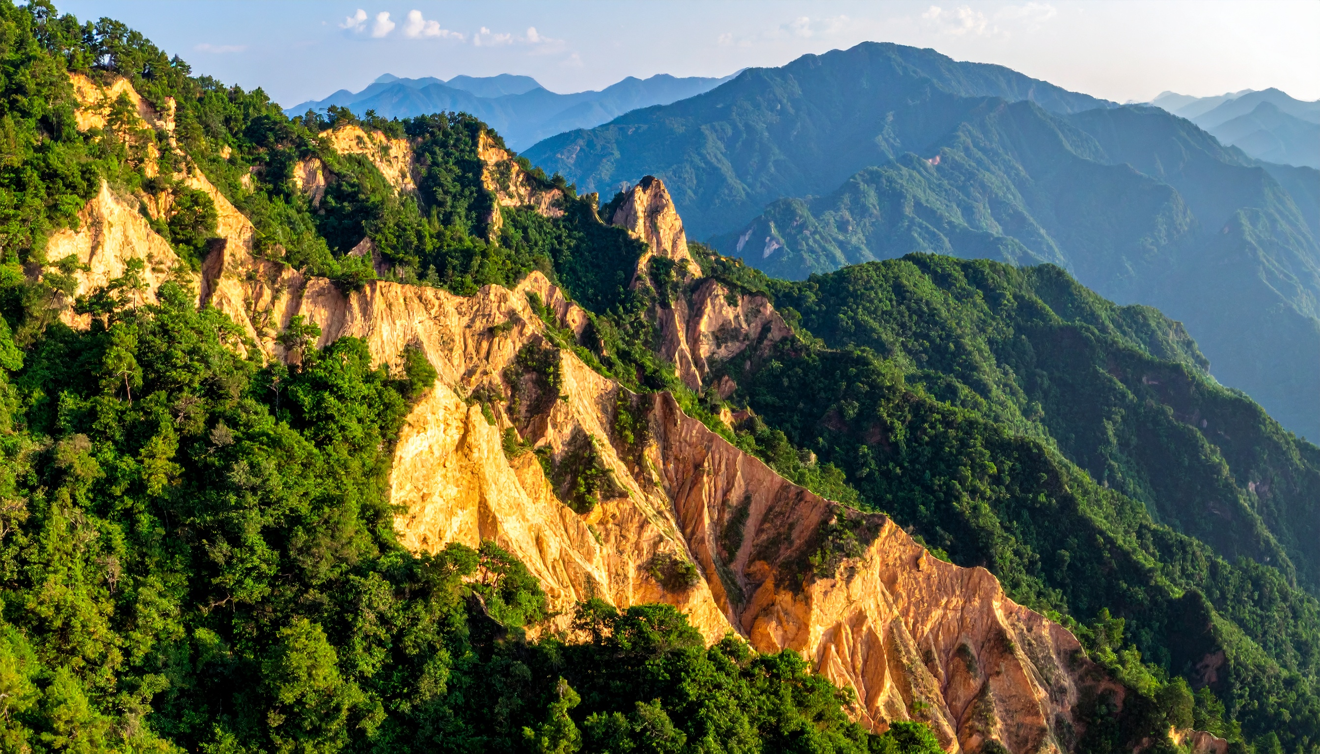 中国・四川省馬爾康市の紅旗橋が一部崩落、758m橋桁消失で通行止め
