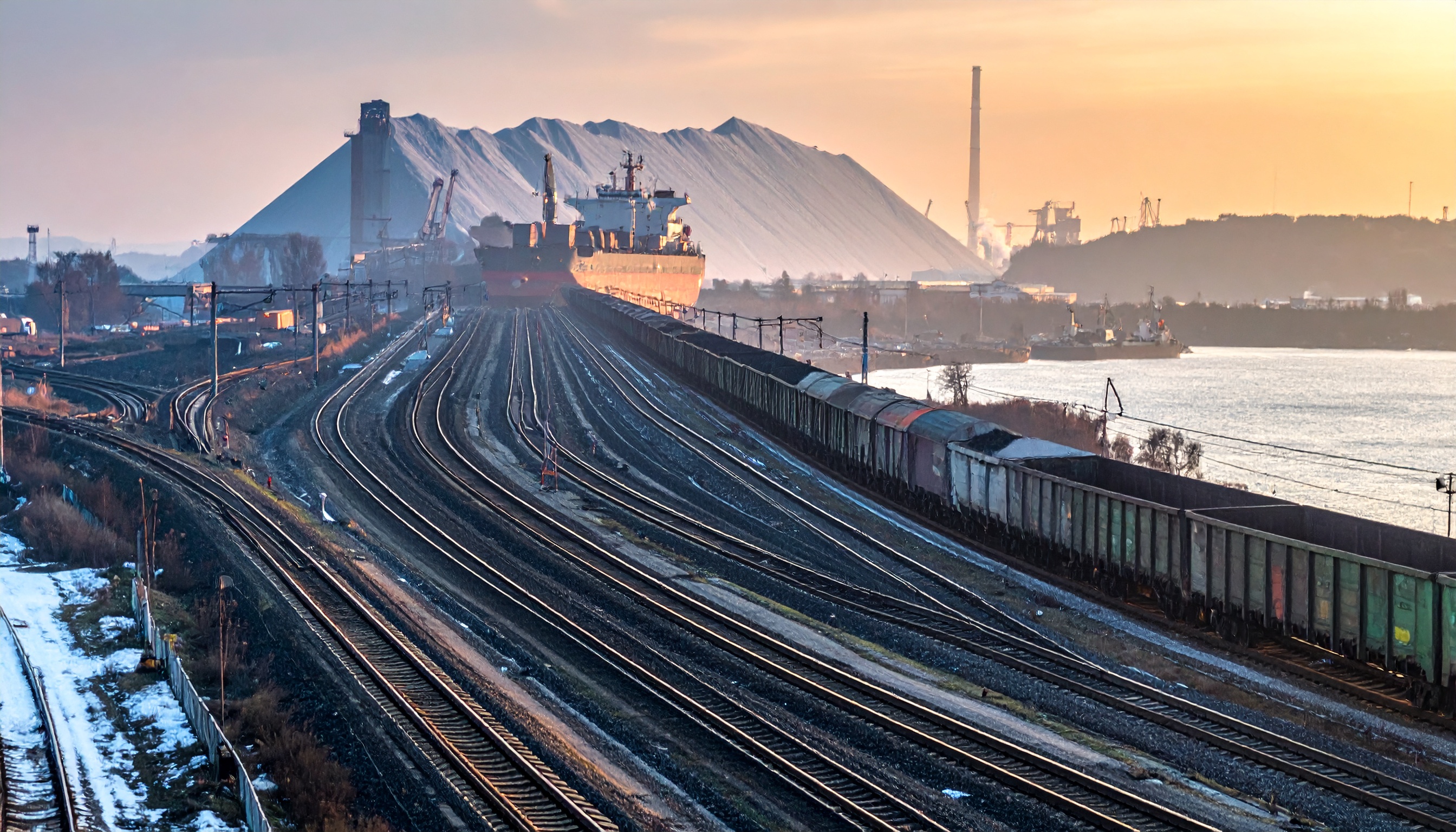 ロシア・カザフスタン両大統領がエネルギー協力拡大で合意、輸出はロシア経由へ