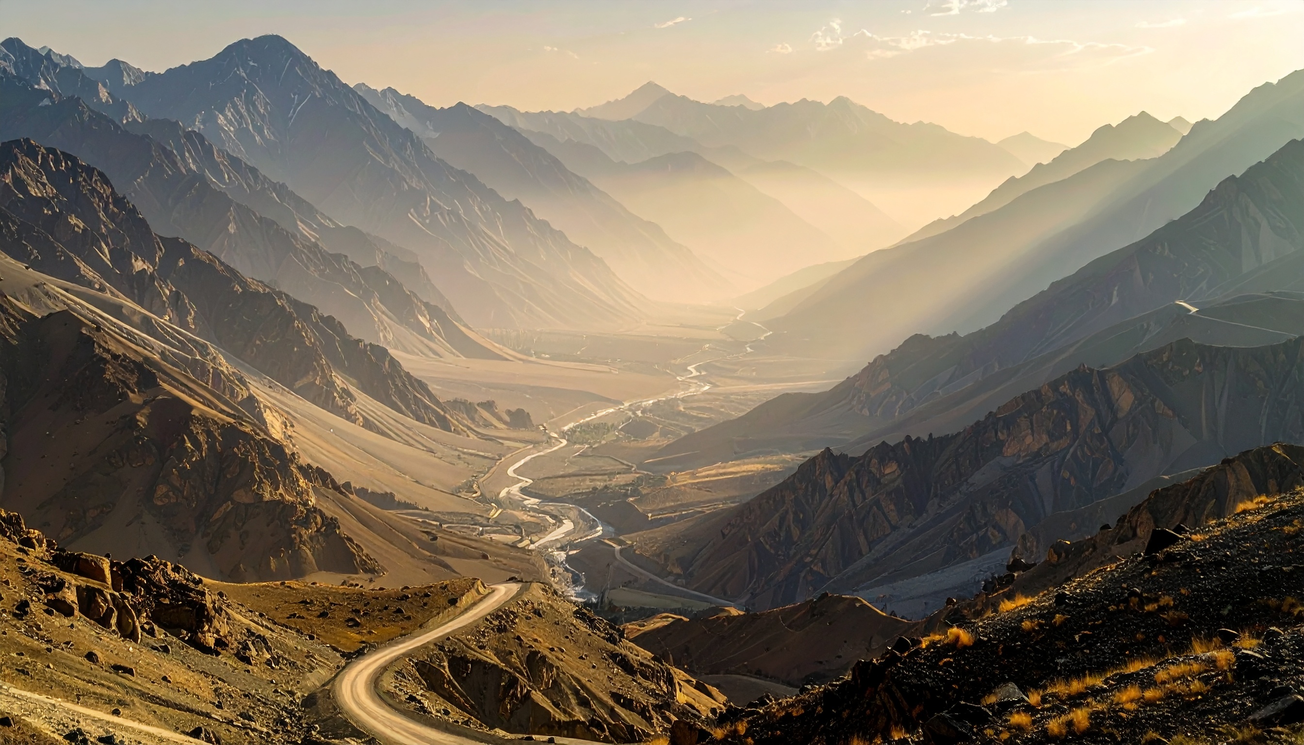 パキスタン内相ナクビ氏、自爆2件にアフガニスタン人関与を断定し国境警備を強化