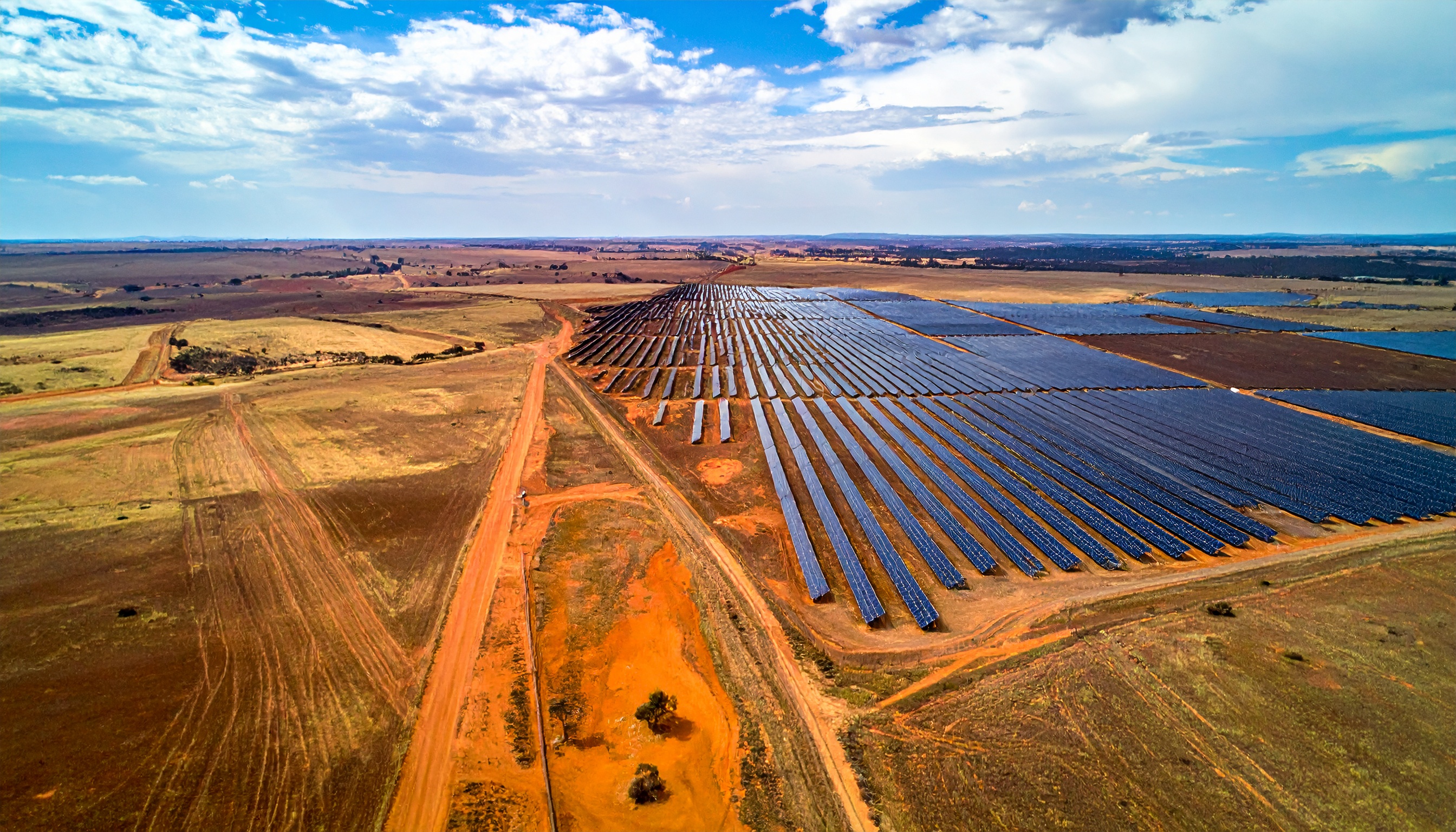 出光興産、豪州ボガブライ鉱山で太陽光稼働、12.6MWh蓄電池導入で夜間電力蓄積