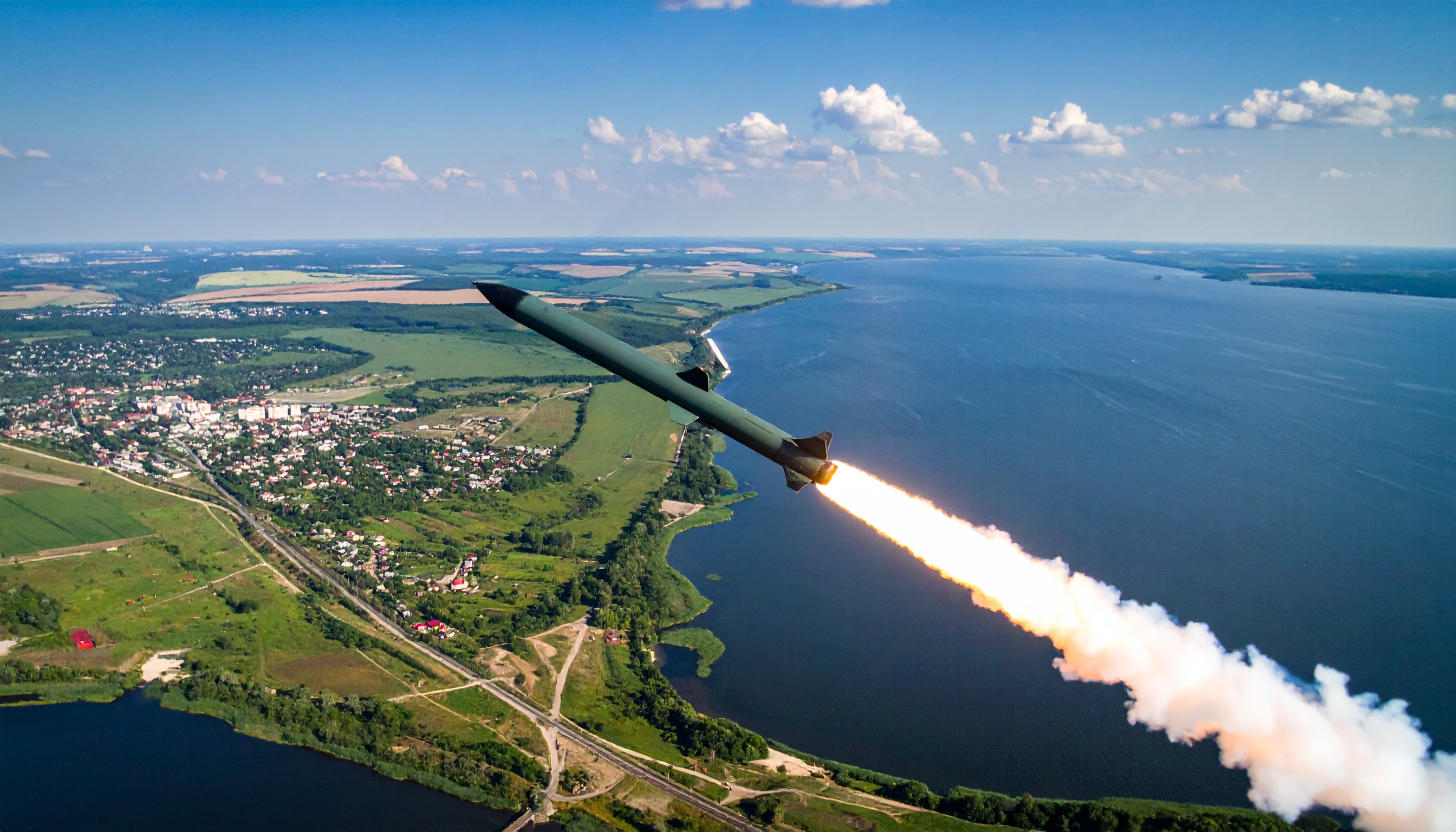 ウクライナ大統領が国産巡航ミサイルでロシア領標的攻撃、成功と運用進展を公表