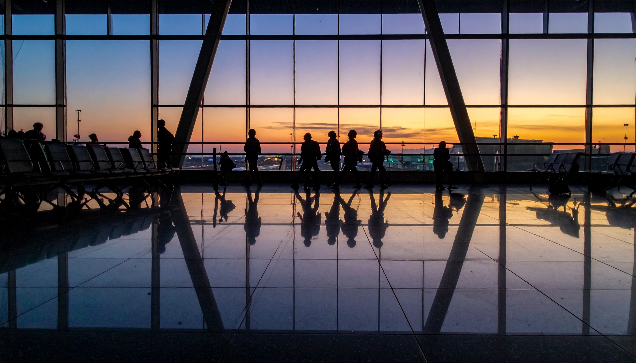 外務省局長 金井正彰、成田出発 高市早苗首相発言受け中国訪問へ