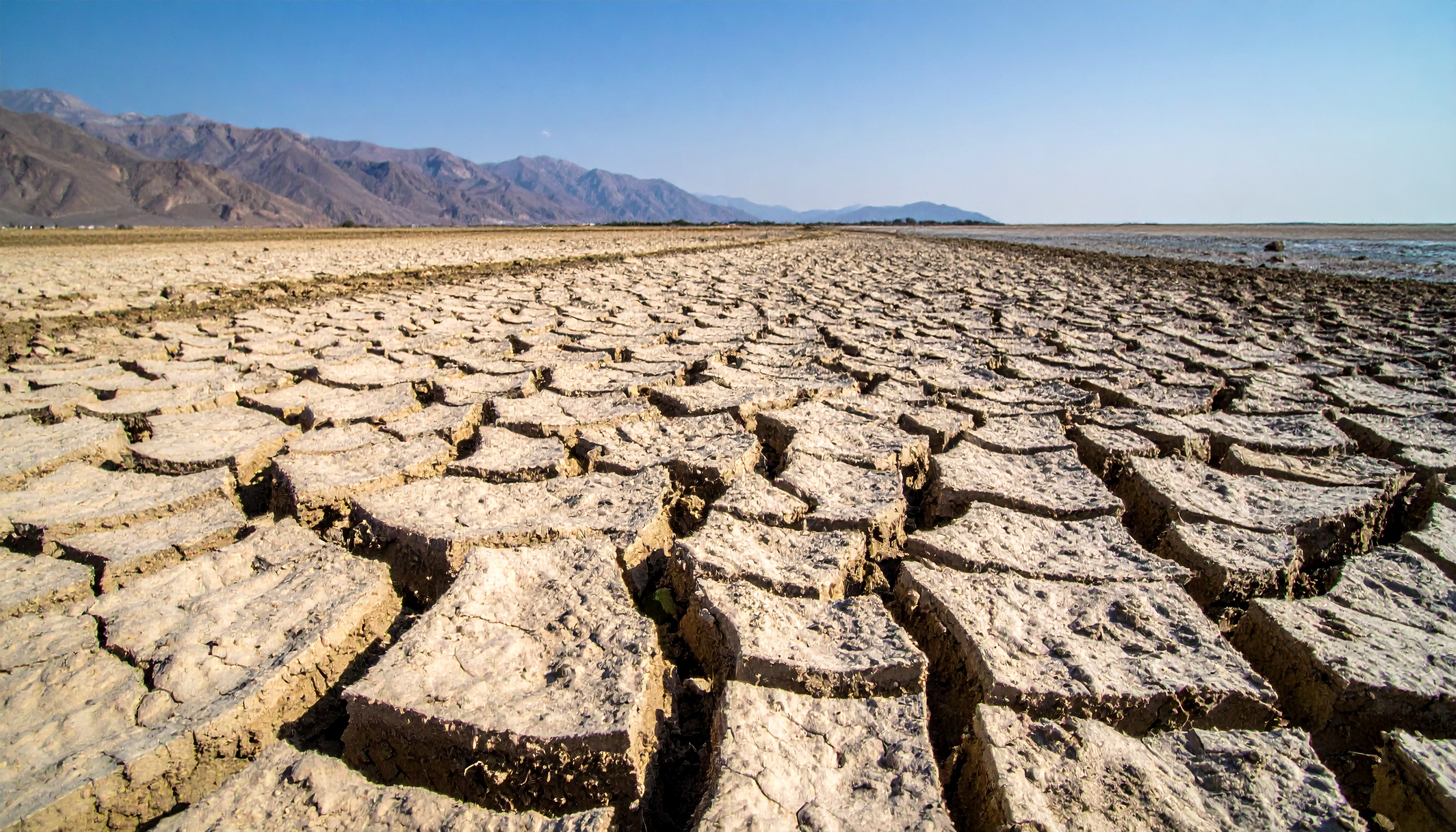 イラン、ウルミエ湖上空で人工降雨を開始 5年続く干ばつに対応