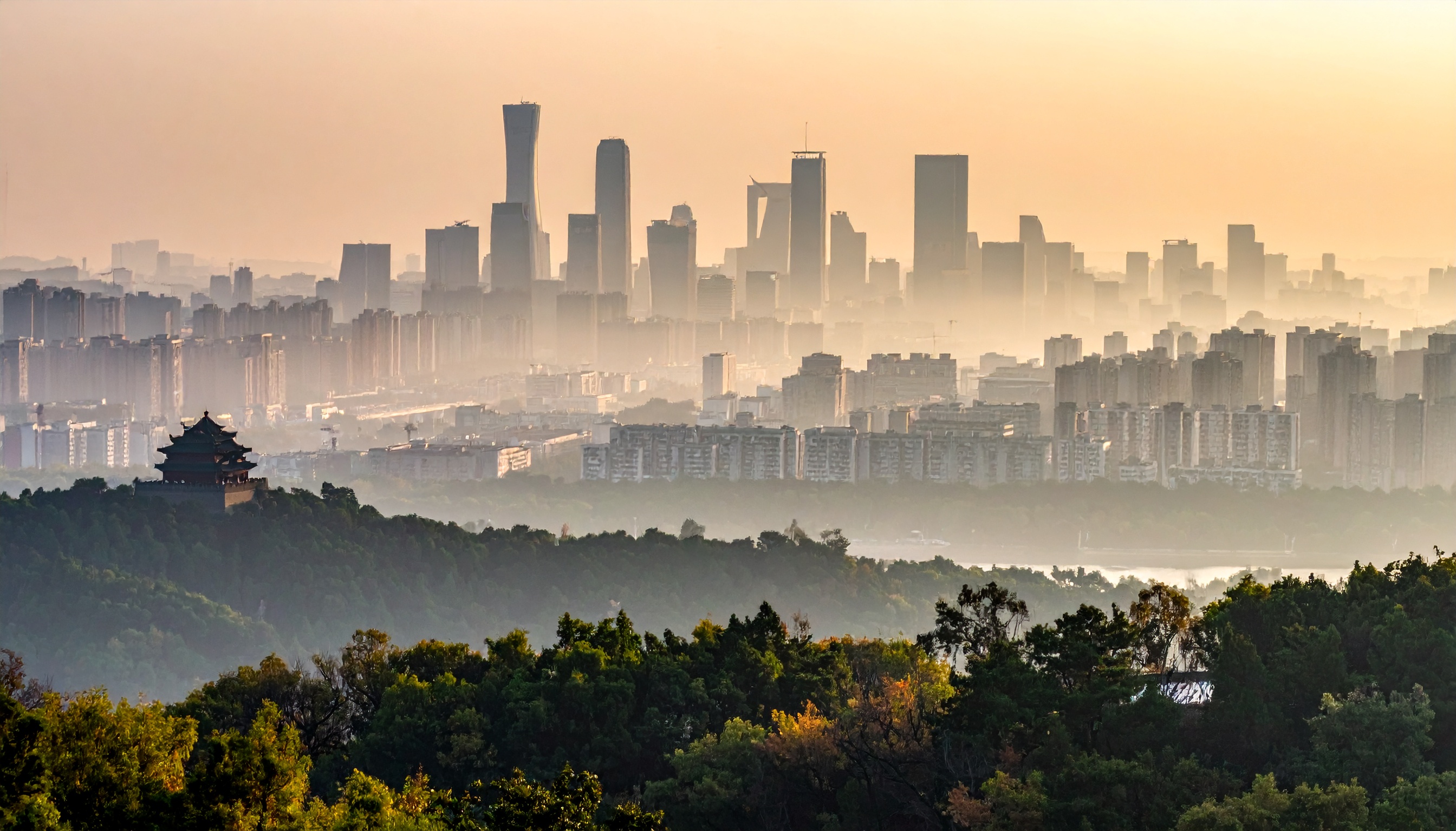 外務省アジア大洋州局長・金井正彰 中国・北京到着、対話窓口は維持、撤回には応じず