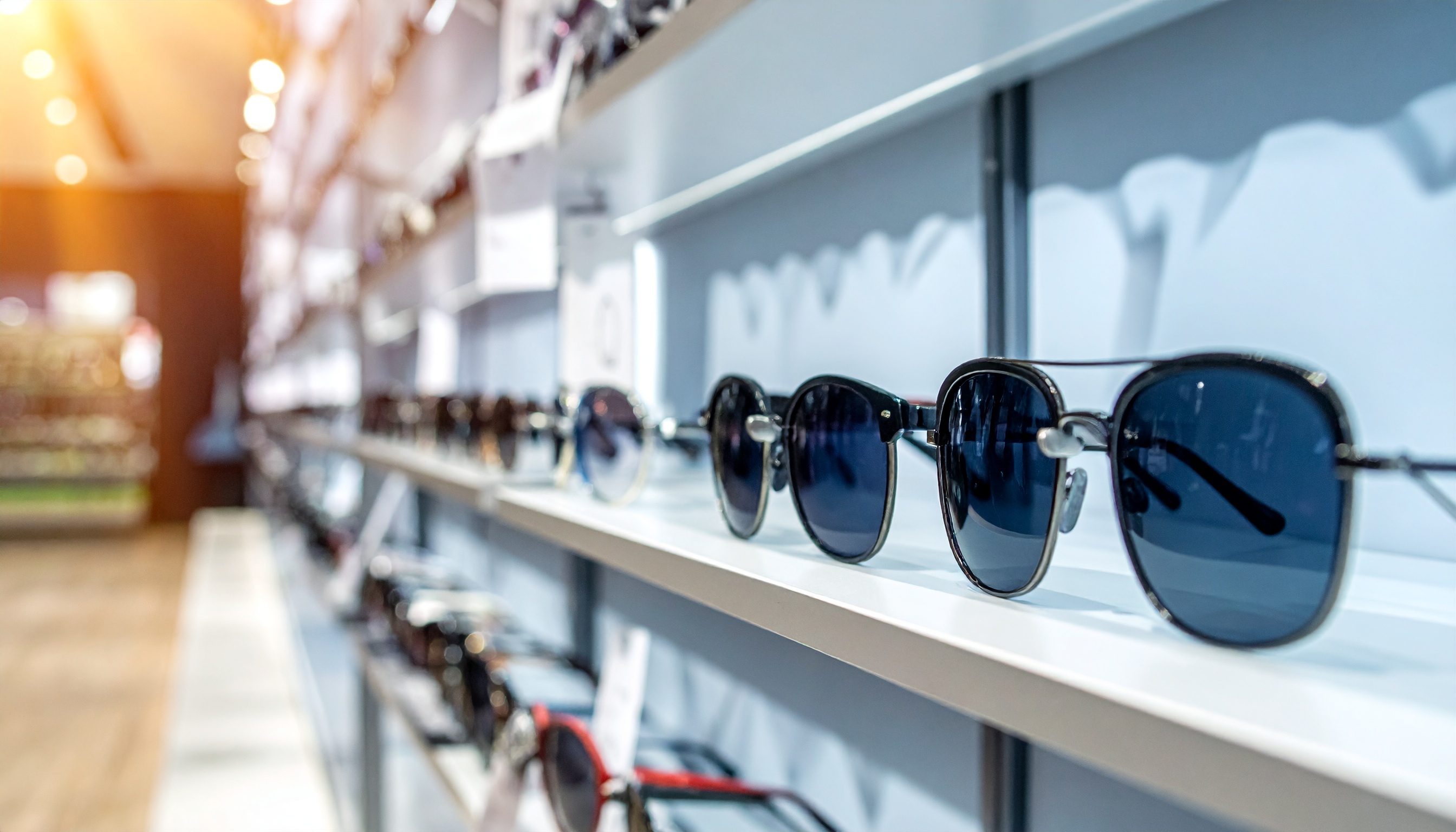 公正取引委、ルックスオティカ日本法人を立ち入り検査 人気サングラスの価格拘束疑い