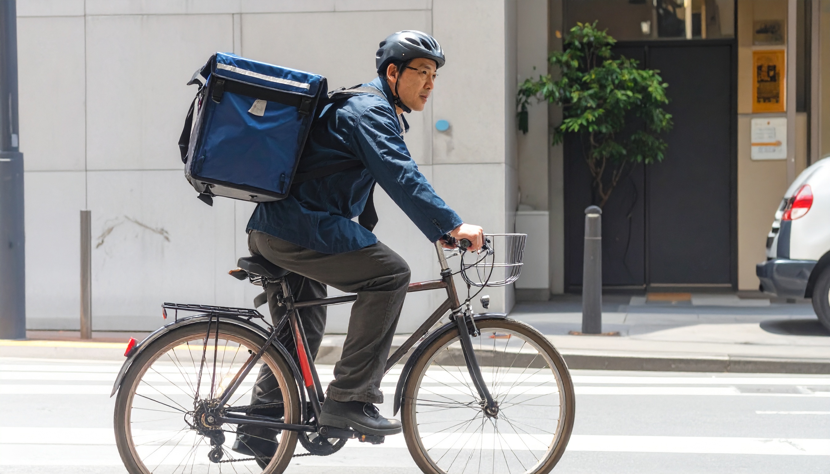 Uber Japan、配車アプリに荷物即配ボタン導入 平均30分で22都道府県