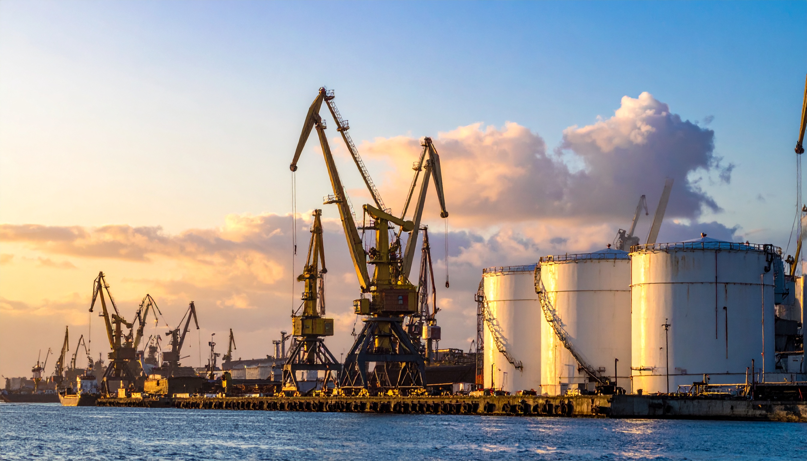 中国の原油輸入、10月に8.2%増 4836万トン、供給先を入れ替え