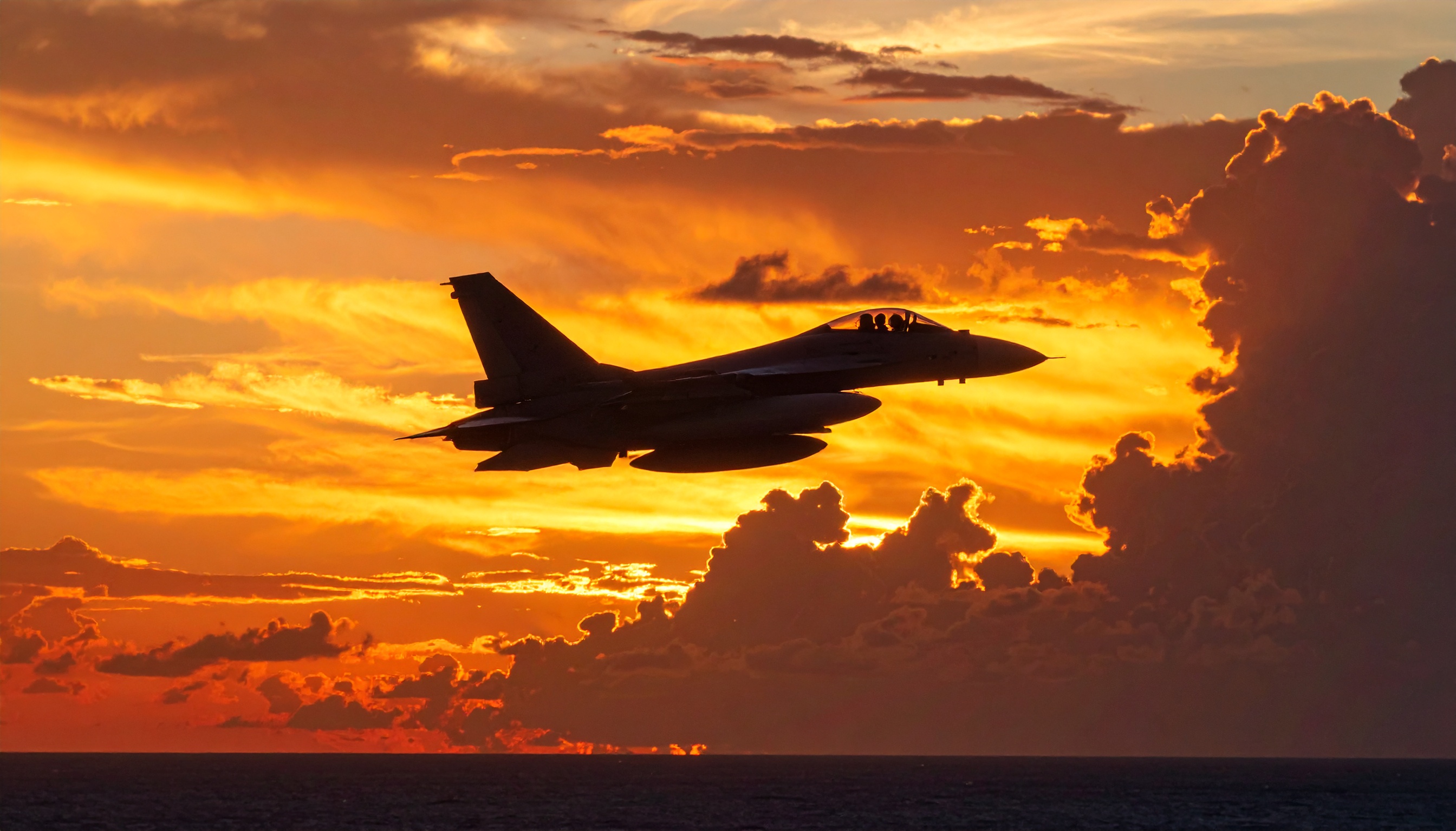 米軍爆撃機6機がベネズエラ沖、マドゥロ政権関係者の外国テロ組織指定期限迫る