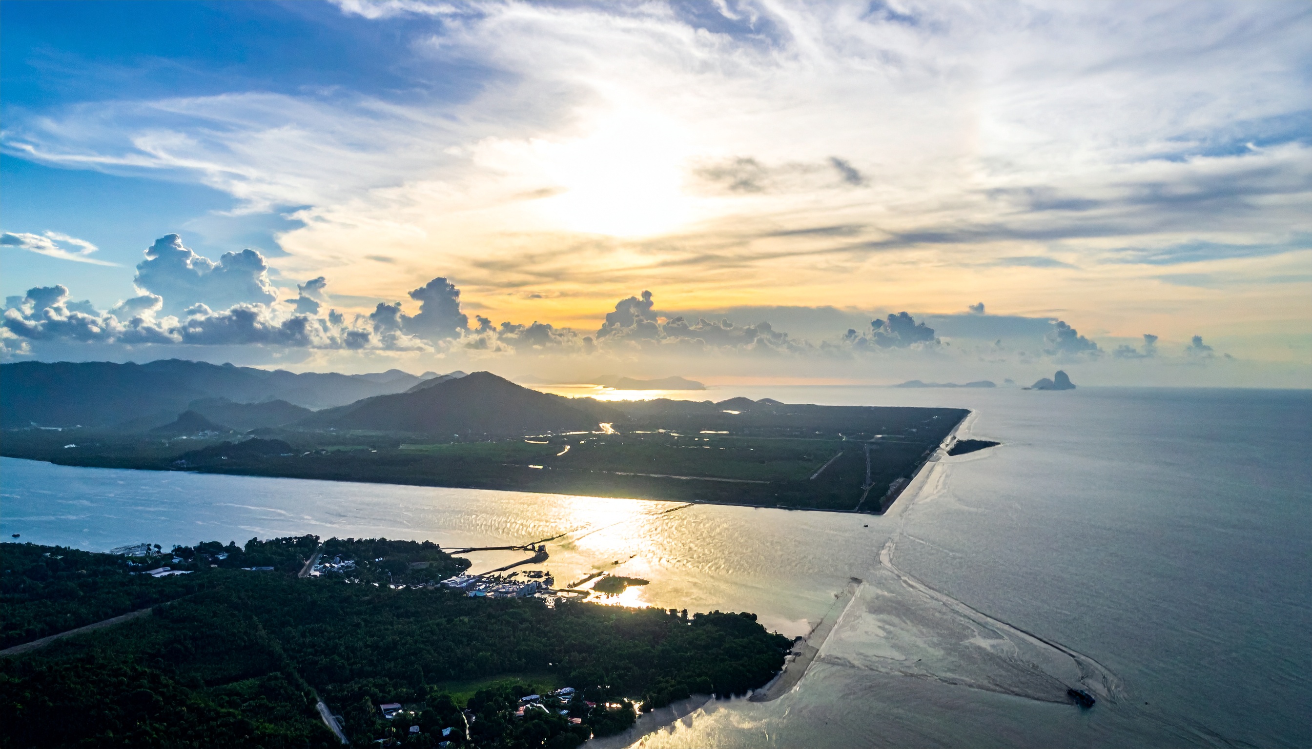 小泉進次郎防衛相 沖縄県宮古島・石垣島を視察、地域防衛議論を前倒し