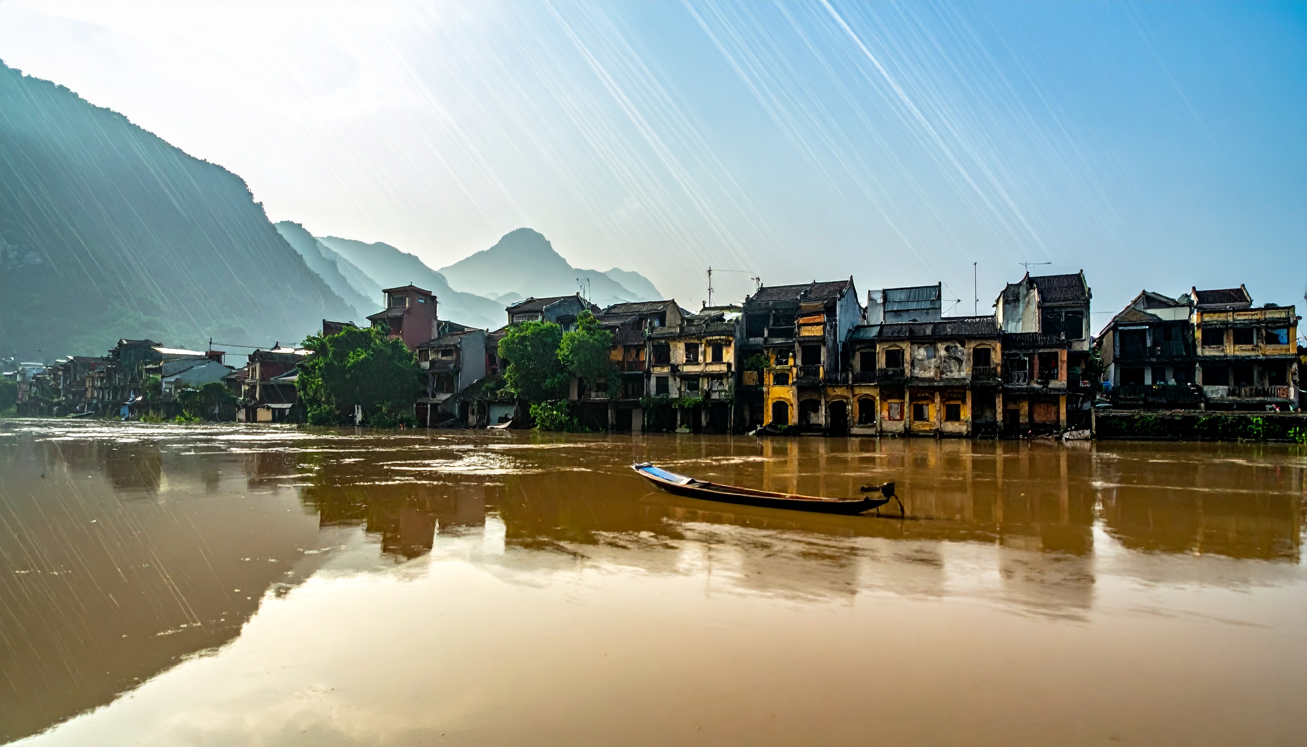 ベトナム中部 豪雨が直撃、洪水土砂崩れで死者55人・行方不明13人