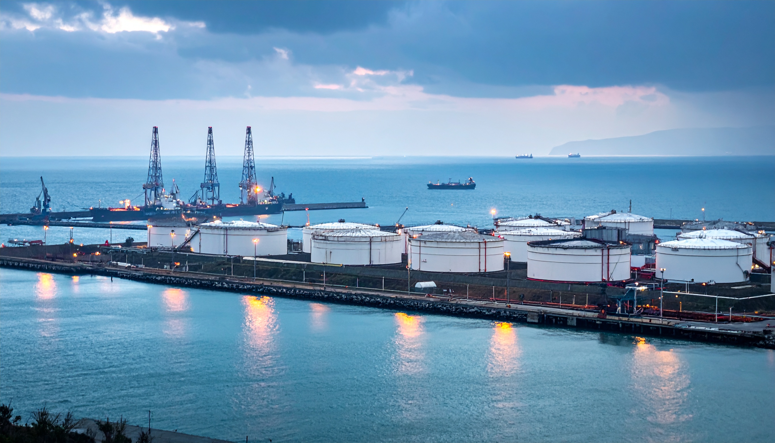 ロシア・ノボロシスク近郊の石油ターミナル、無人艇攻撃で操業停止