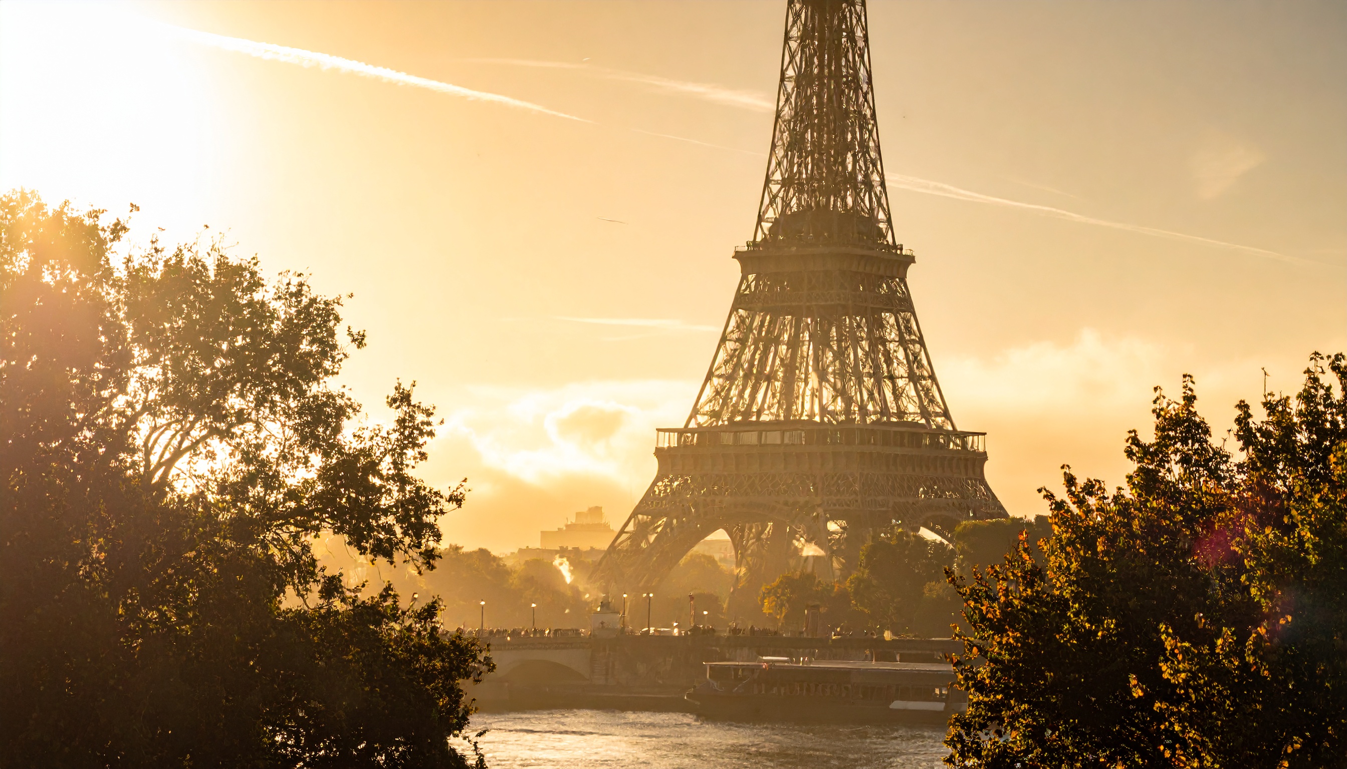 ウクライナ大統領ゼレンスキー、フランス・パリで会談 支援継続確認も和平の犠牲に不安