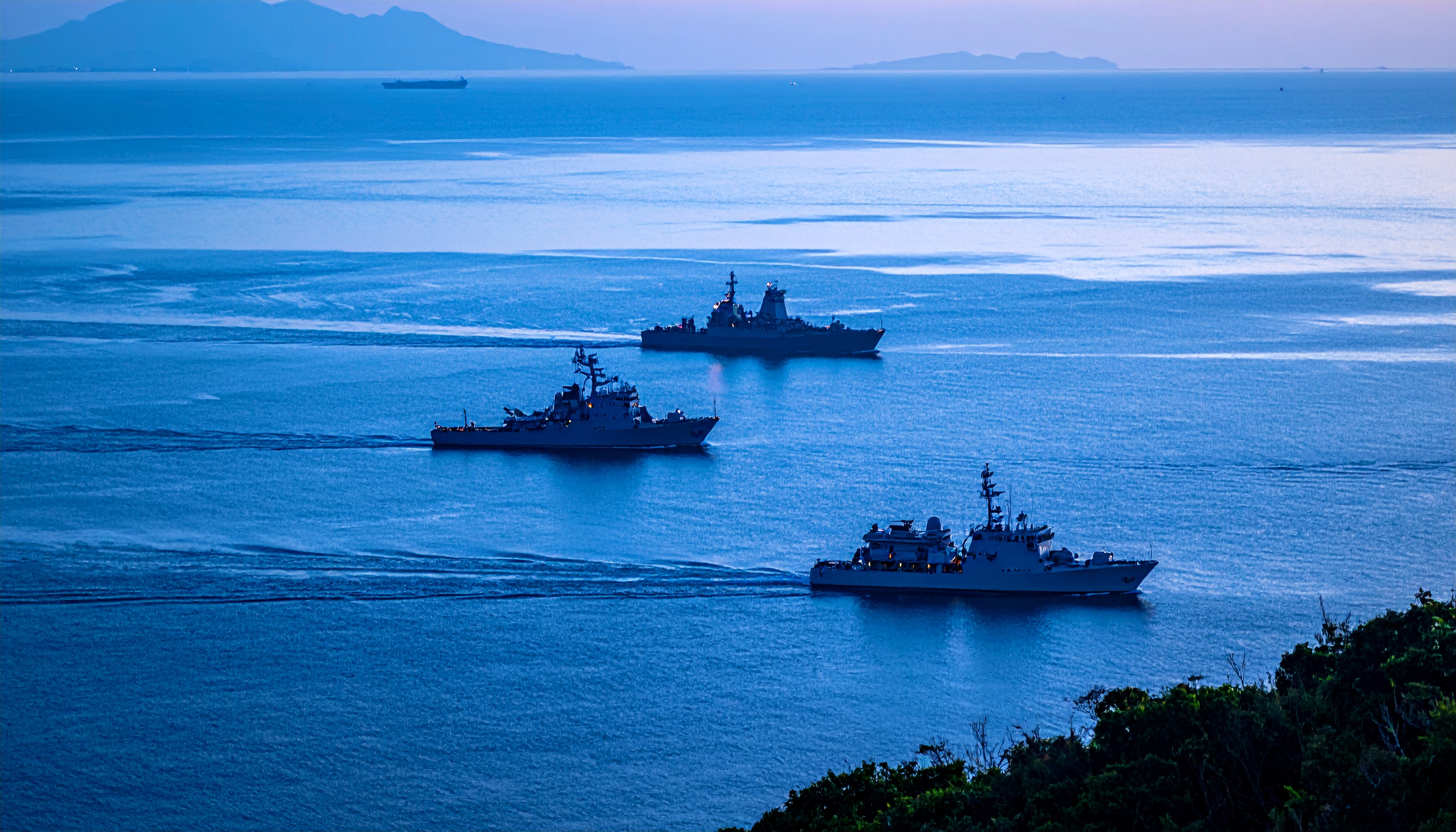 沖縄県・尖閣周辺で中国海警局が日本漁船に接近、海上保安庁が退去要求