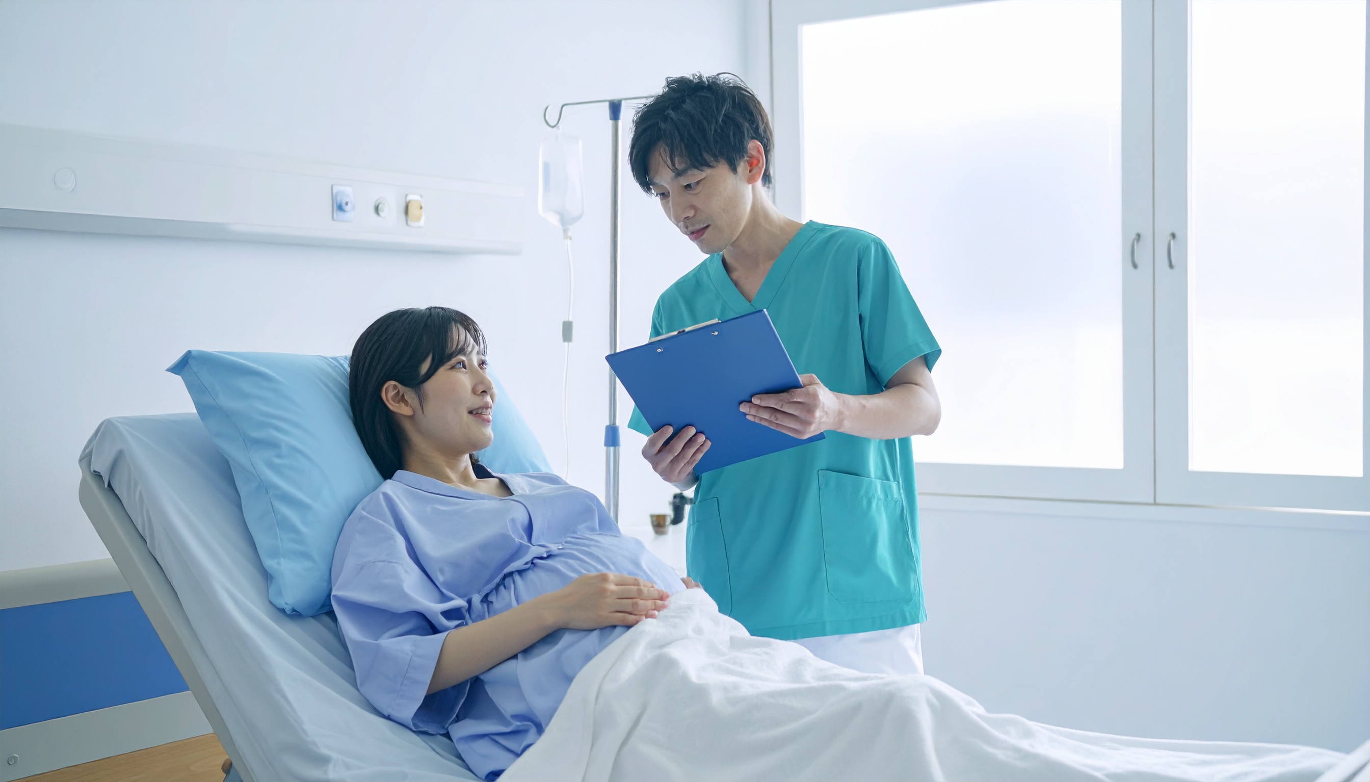 厚生労働省 分娩費を公的保険で全額負担へ 通常出産は実質自己負担ゼロ