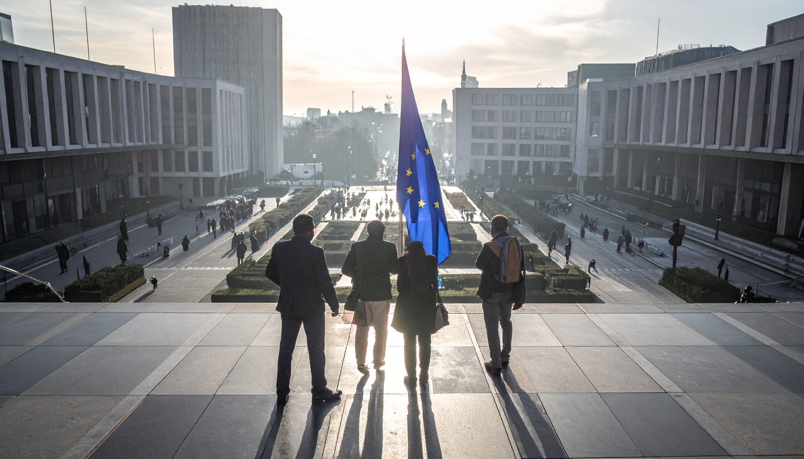 欧州委、ウクライナ支援900億ユーロの財源 ロシア凍結資産か市場借入か負担問う