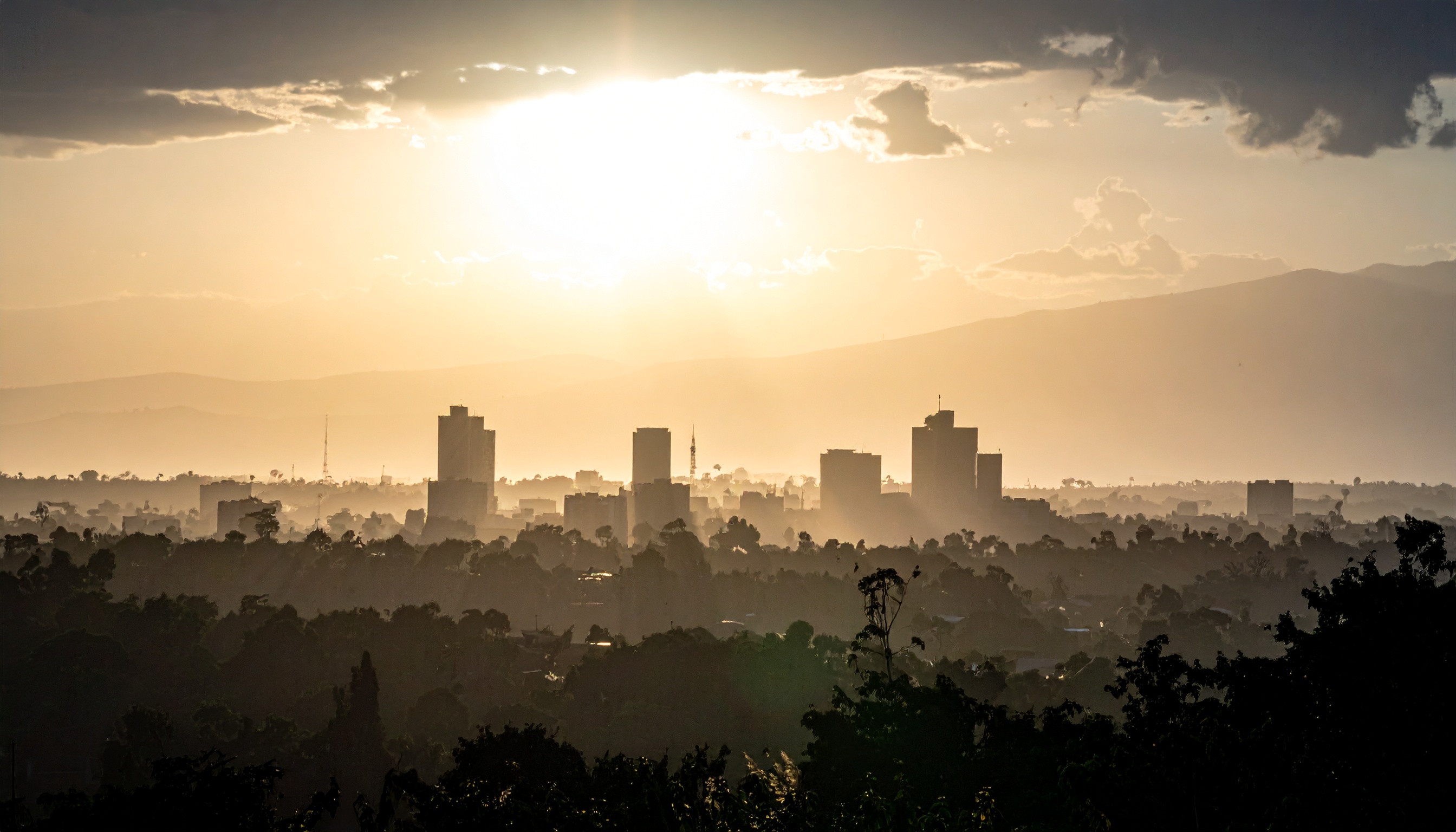 米国・ホワイトハウスで調印 コンゴ民主共和国とルワンダ首脳、東部で戦闘続く