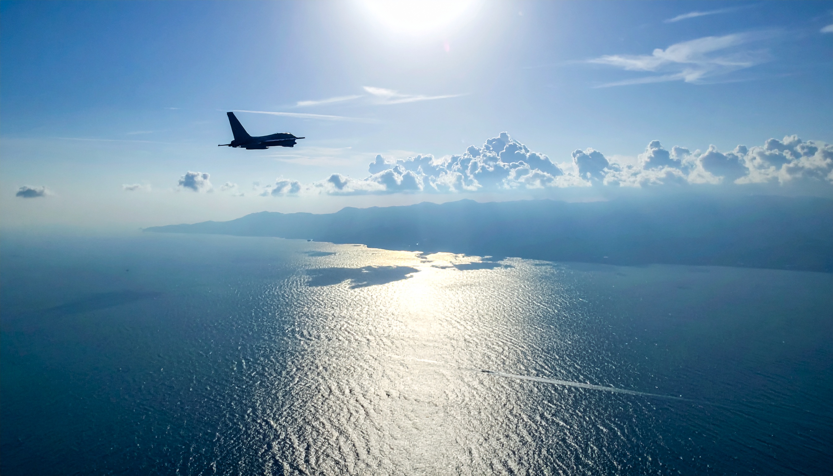 高市首相、沖縄県沖の中国機照射に対応方針 警戒監視を強化