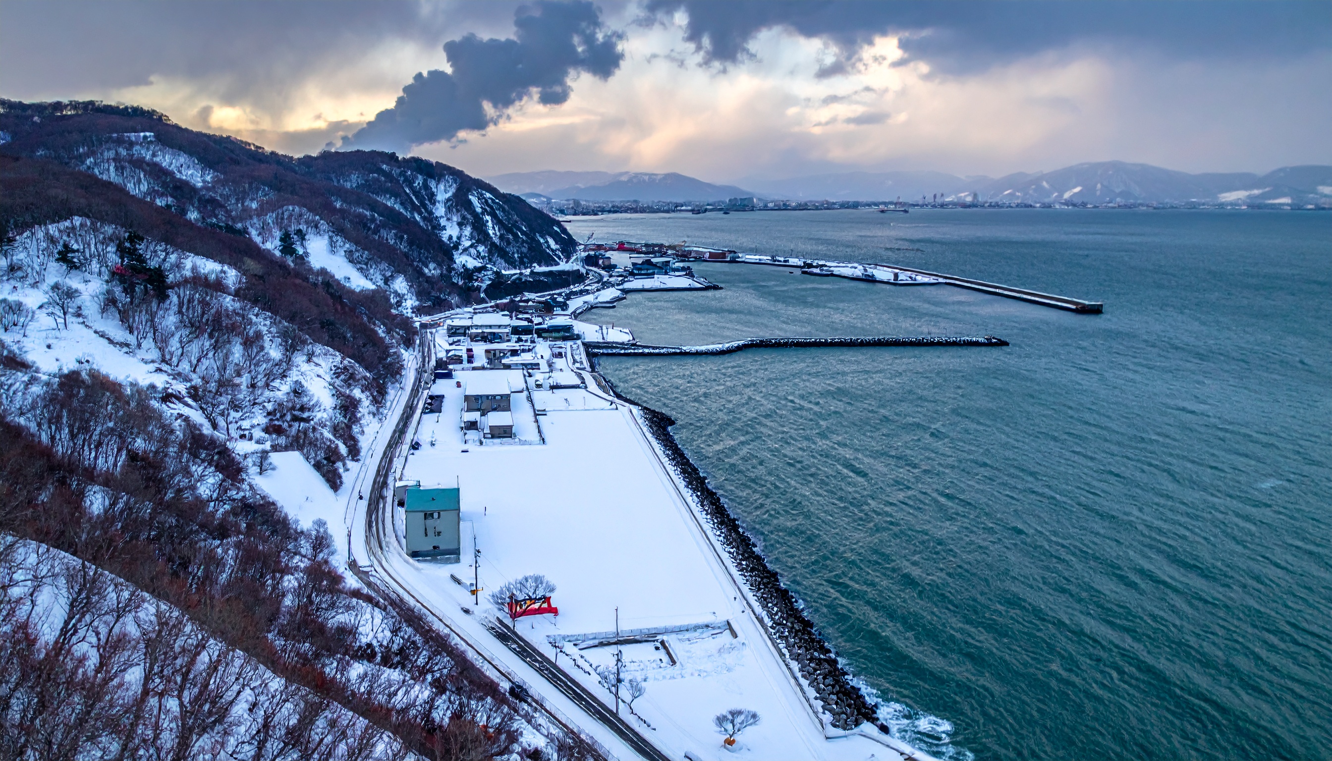 青森県東方沖でM7.5地震発生 八戸市は震度6強、津波警報
