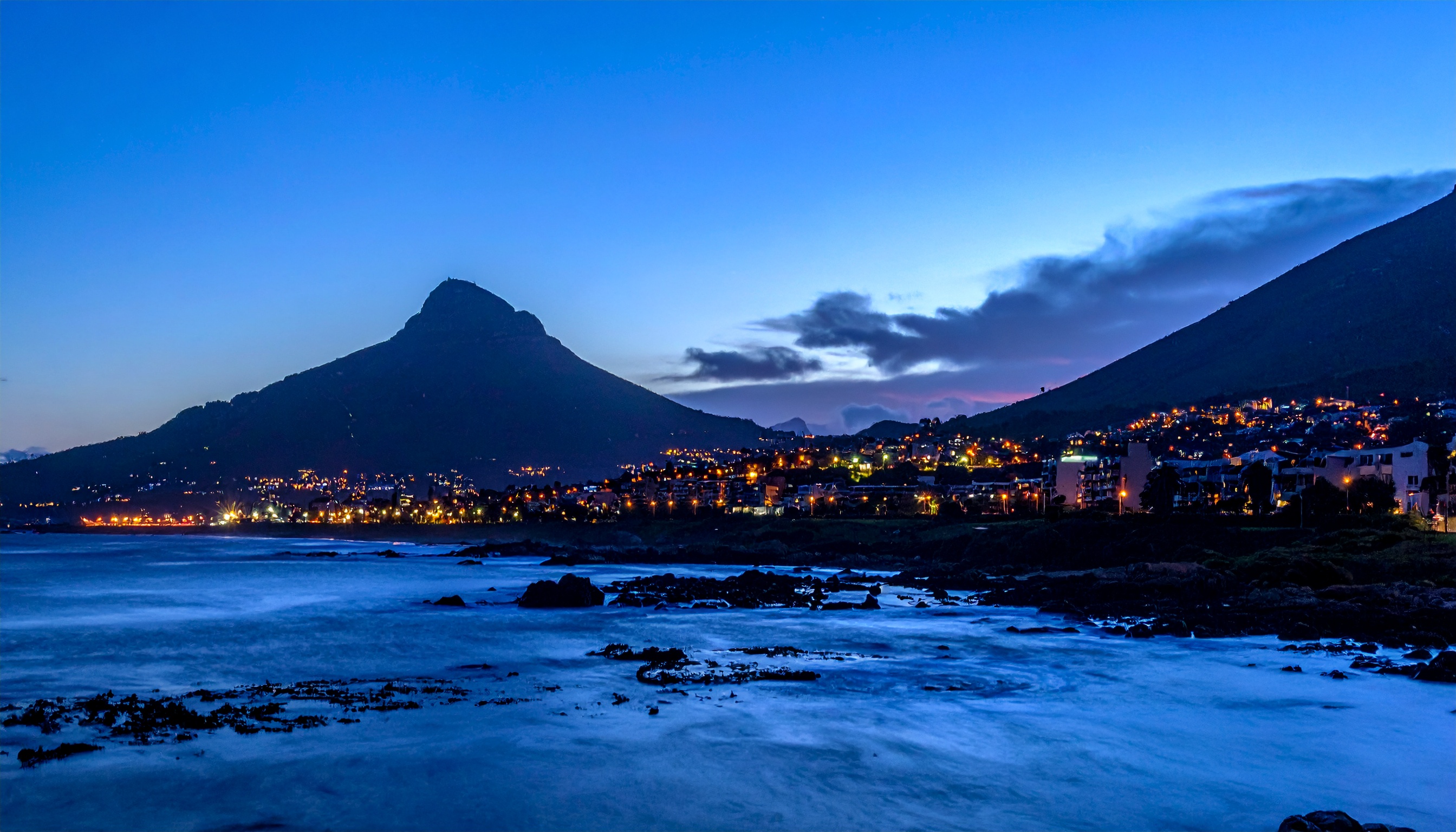 南アフリカのラマポーザ大統領、白人優越思想を「虚構」と否定し警告