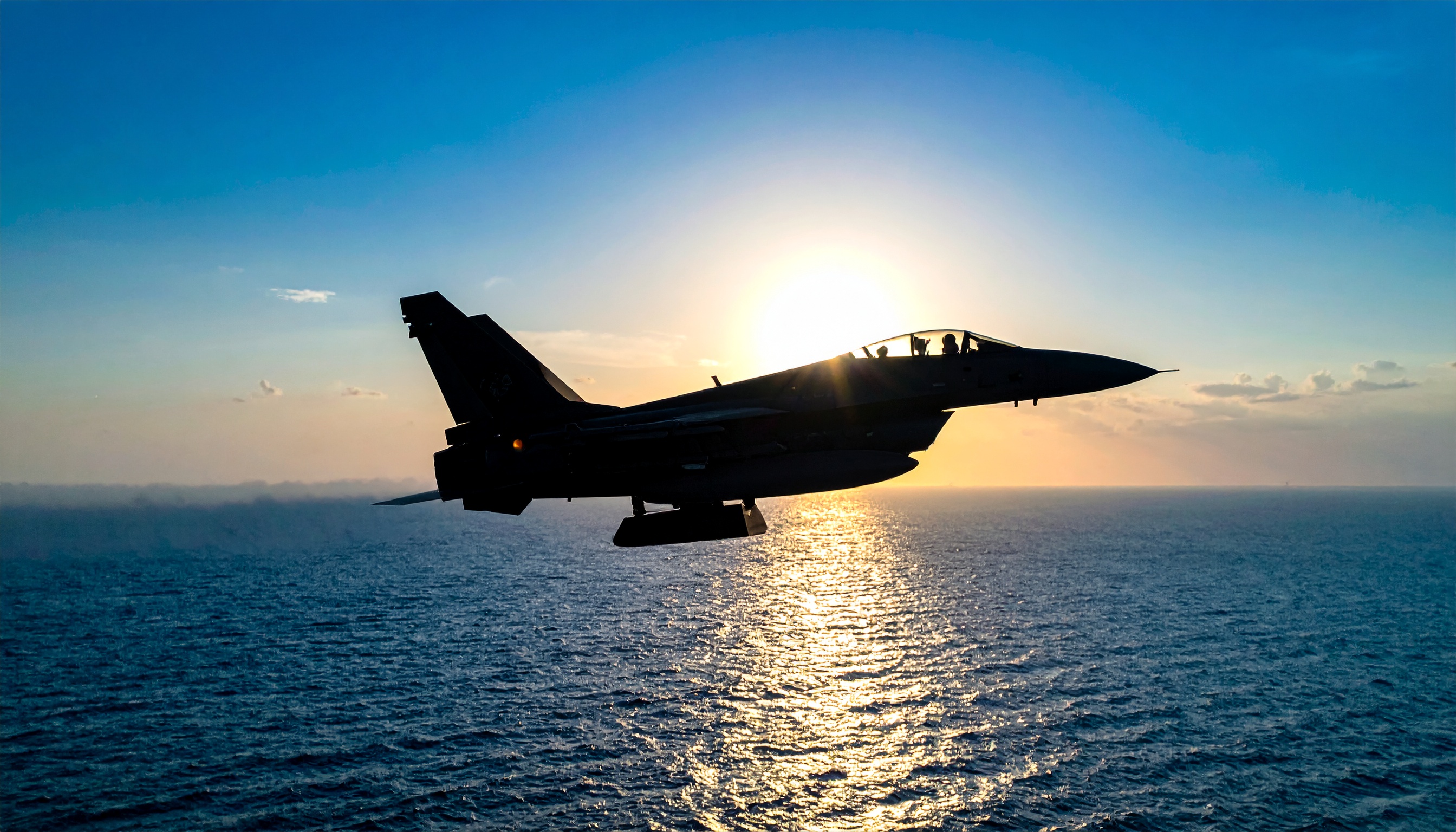 小泉進次郎防衛相 中国海軍が海自護衛艦へ通報も安全確保ならず