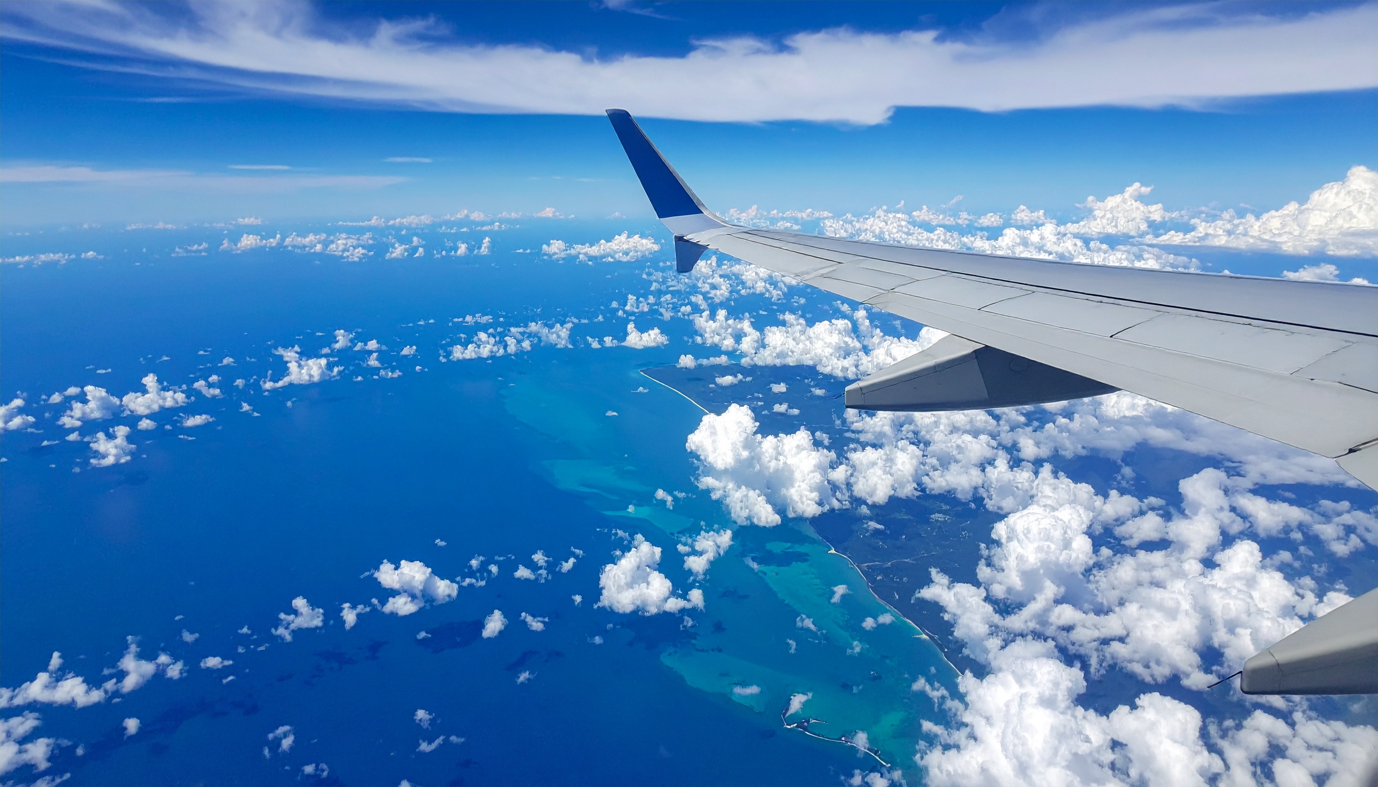 米格安航空JetBlue、ベネズエラ周辺空域で米軍給油機と接近し高度変更中断