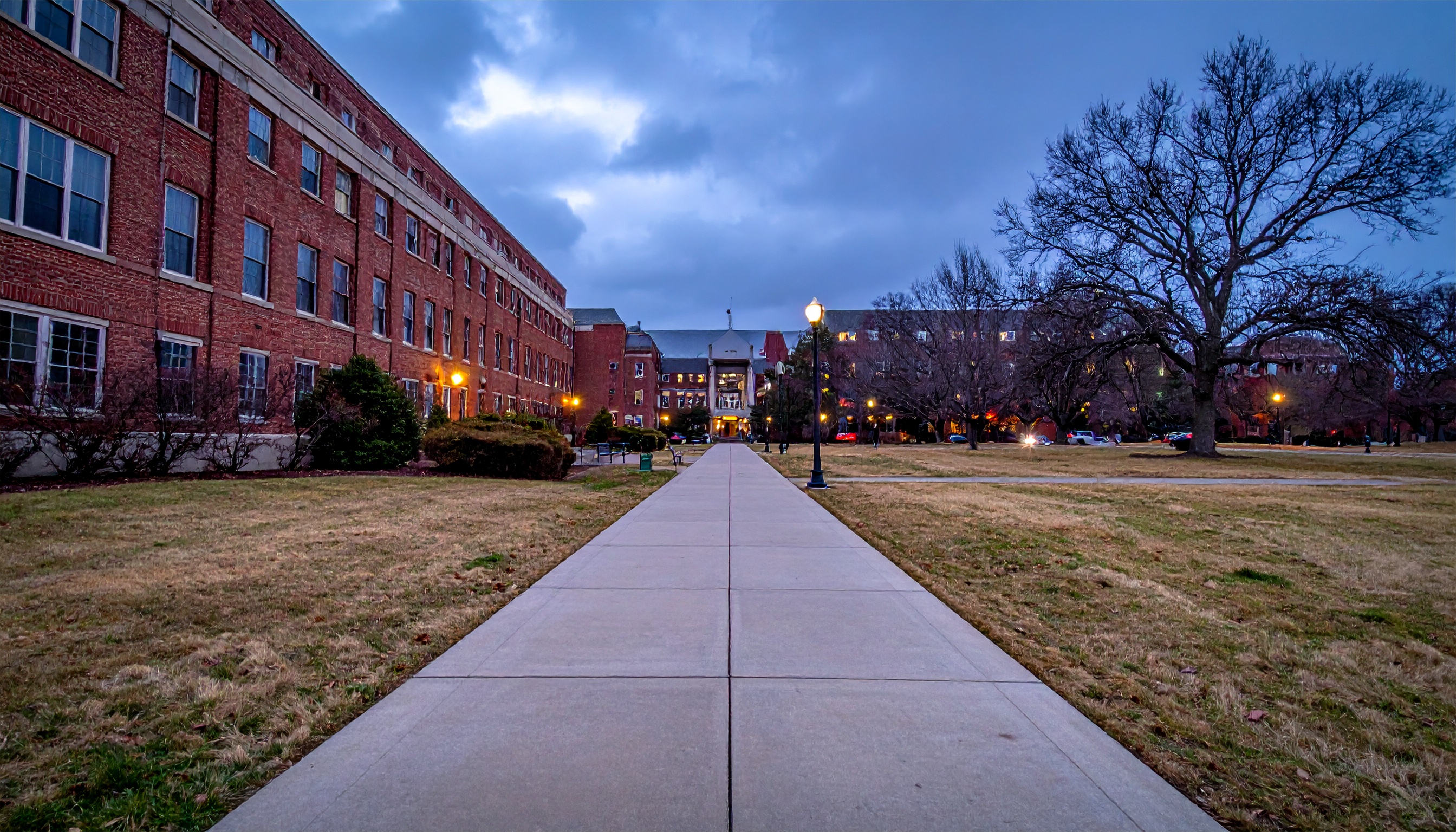 米ロードアイランド州プロビデンス ブラウン大学で銃撃 学生2人死亡 9人負傷