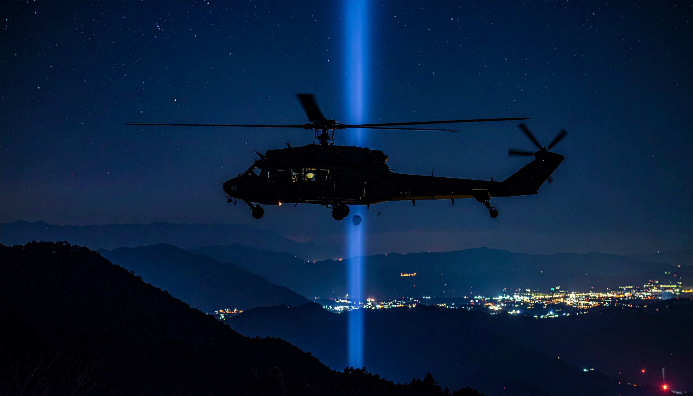 陸自第1ヘリ団 CH-47JA機にレーザー、静岡県裾野市上空で夜間訓練