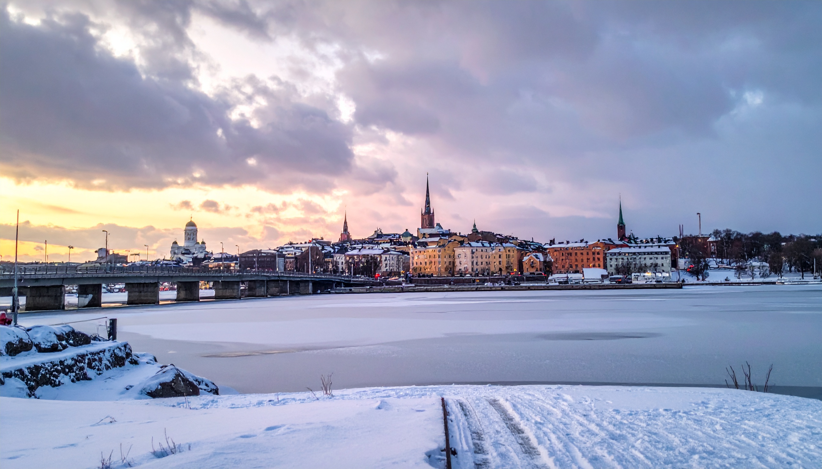 ミスフィンランドの“目細め”模倣でオルポ首相が日中韓へ謝罪、大使館が現地語で声明