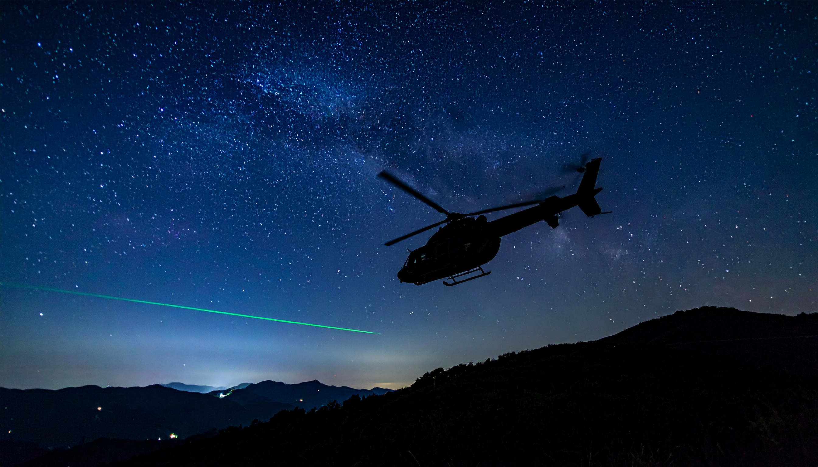 陸上自衛隊UH-1J、静岡県三島市上空で緑色レーザー照射受ける 搭乗員にけがなし