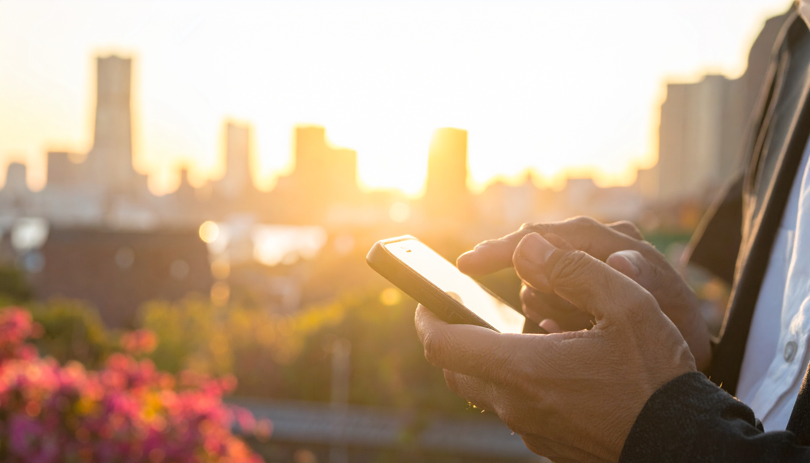 スマホ新法全面施行 Apple・Google対応 外部決済に最大20%手数料残る