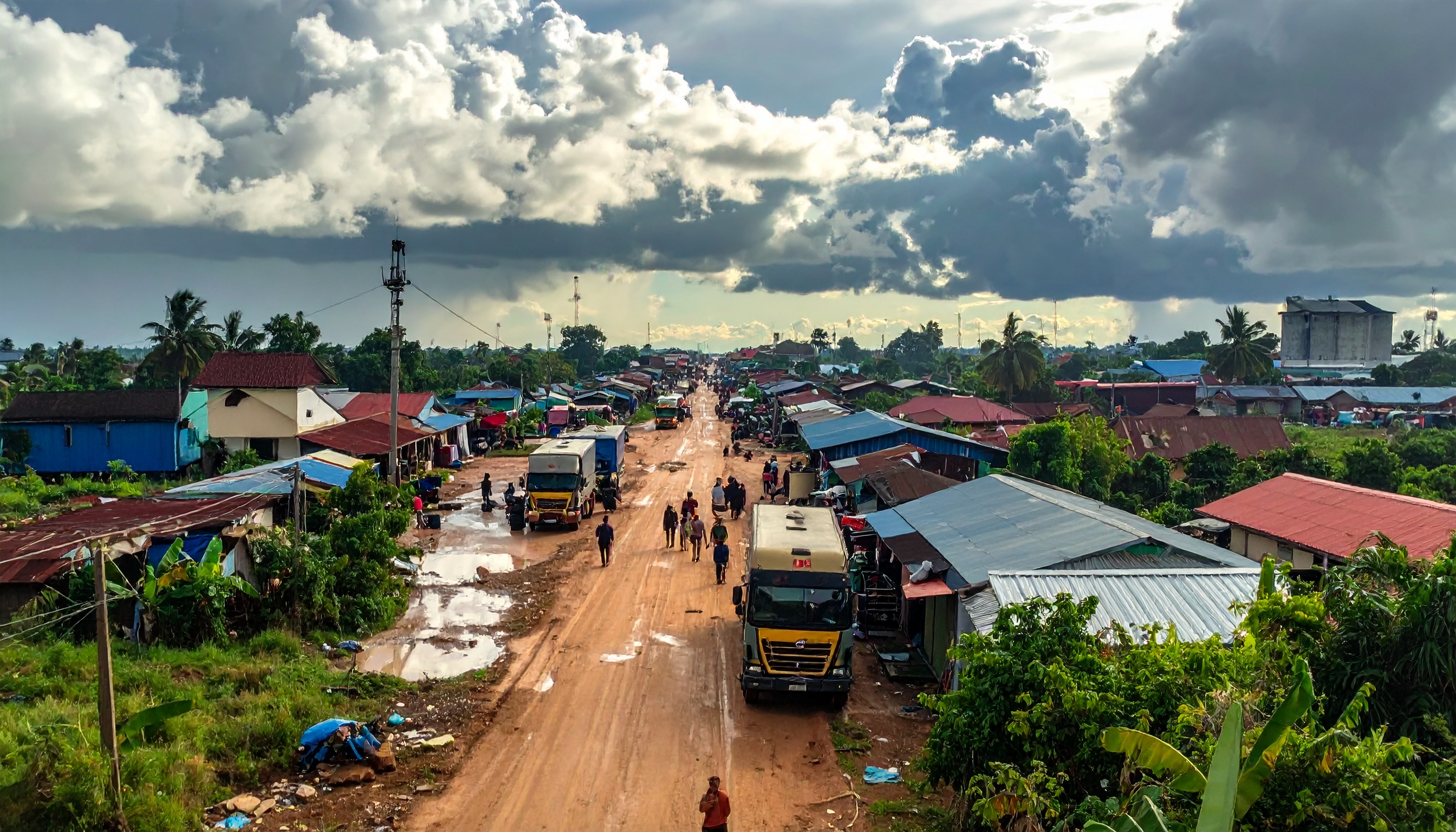カンボジア・ポイペトでタイ軍機が爆弾投下、約6000人が国境で足止め