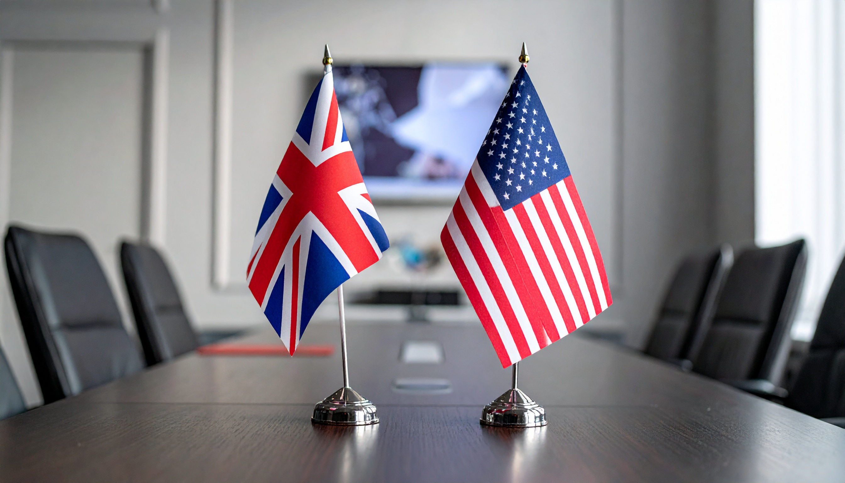 英国キア・スターマー首相、米トランプ大統領と協議 ウクライナ支援枠組み調整で一致