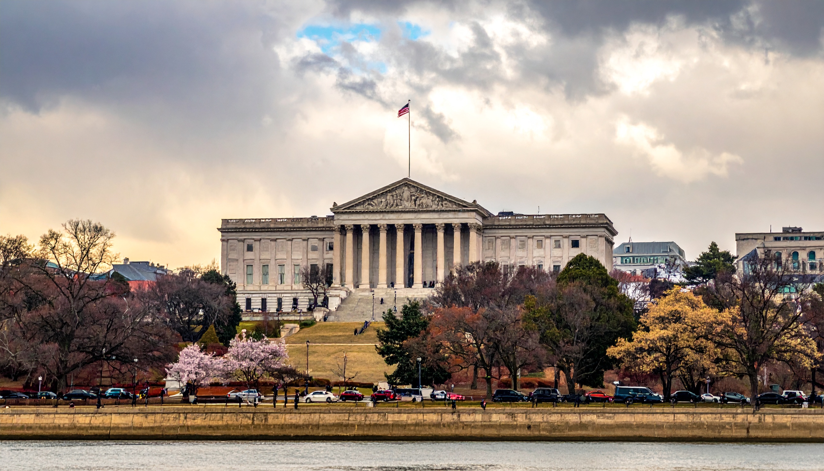 米司法省が性犯罪で有罪判決の故エプスティーン資料を一時削除、写真は再掲