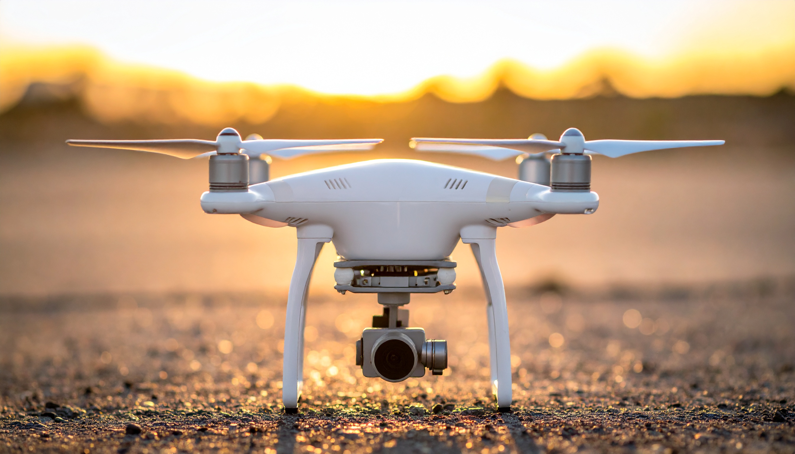 米FCC、外国製ドローン本体・部品を安全保障リスク認定 輸入販売の認証原則停止