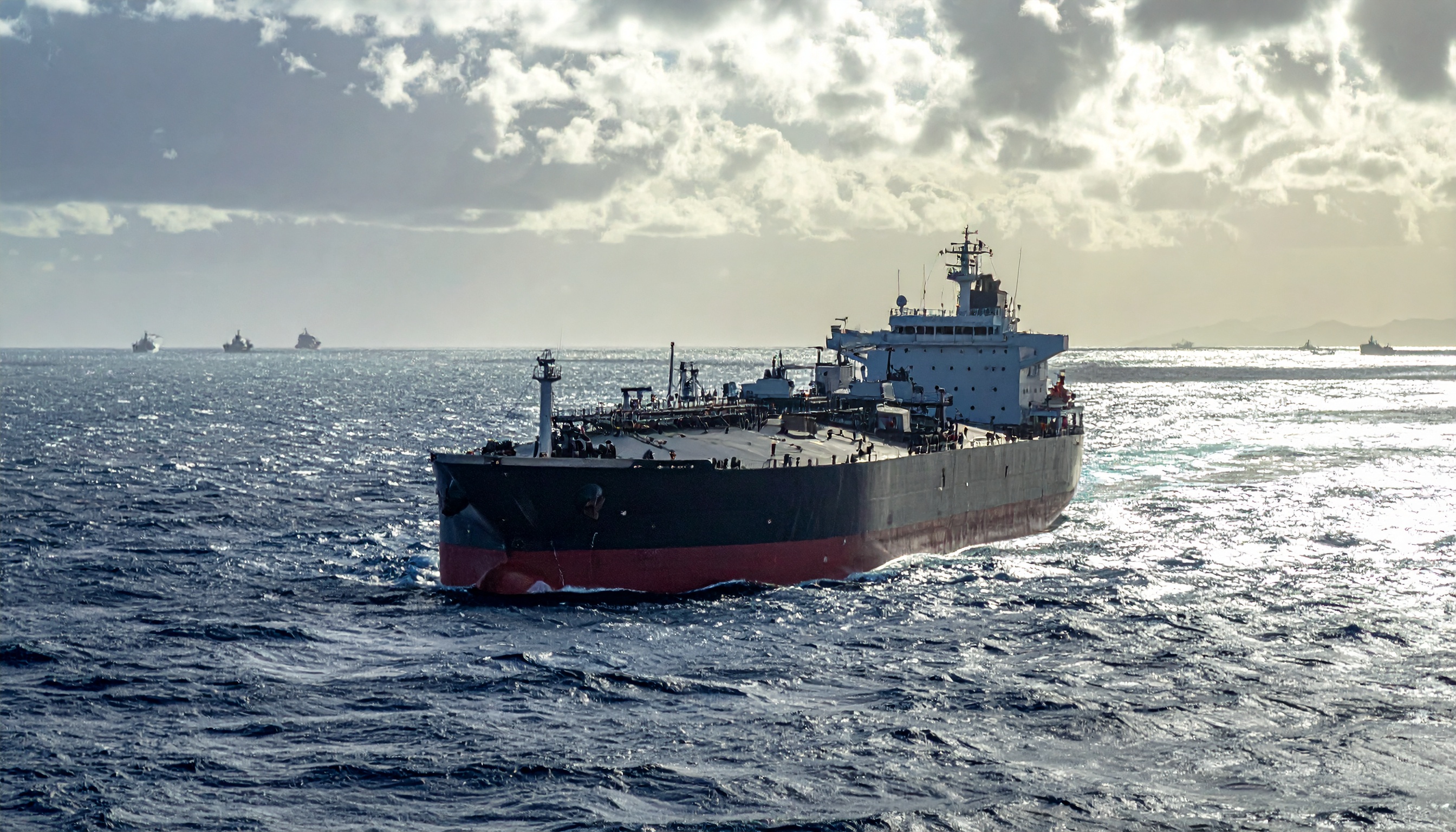 トランプ米大統領 ベネズエラ沖で制裁石油押収を容認、海域で100人死亡