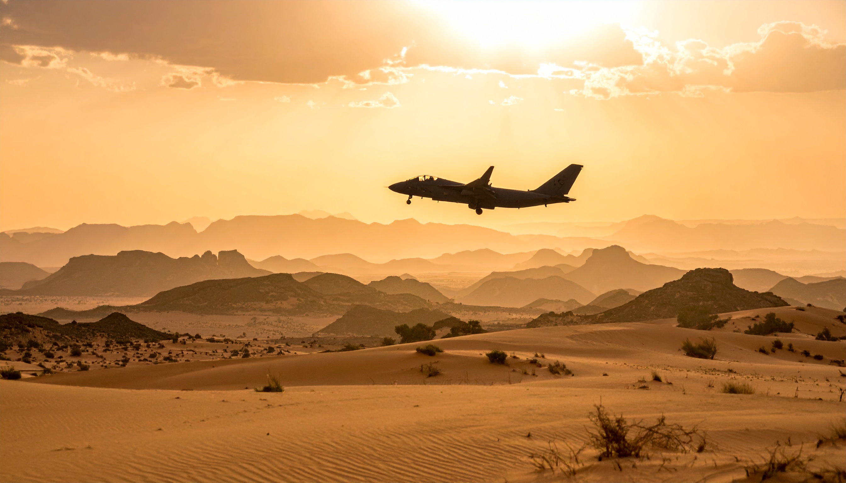 リビア暫定統一政府 参謀総長がトルコ帰途の墜落で死亡、幹部4人も