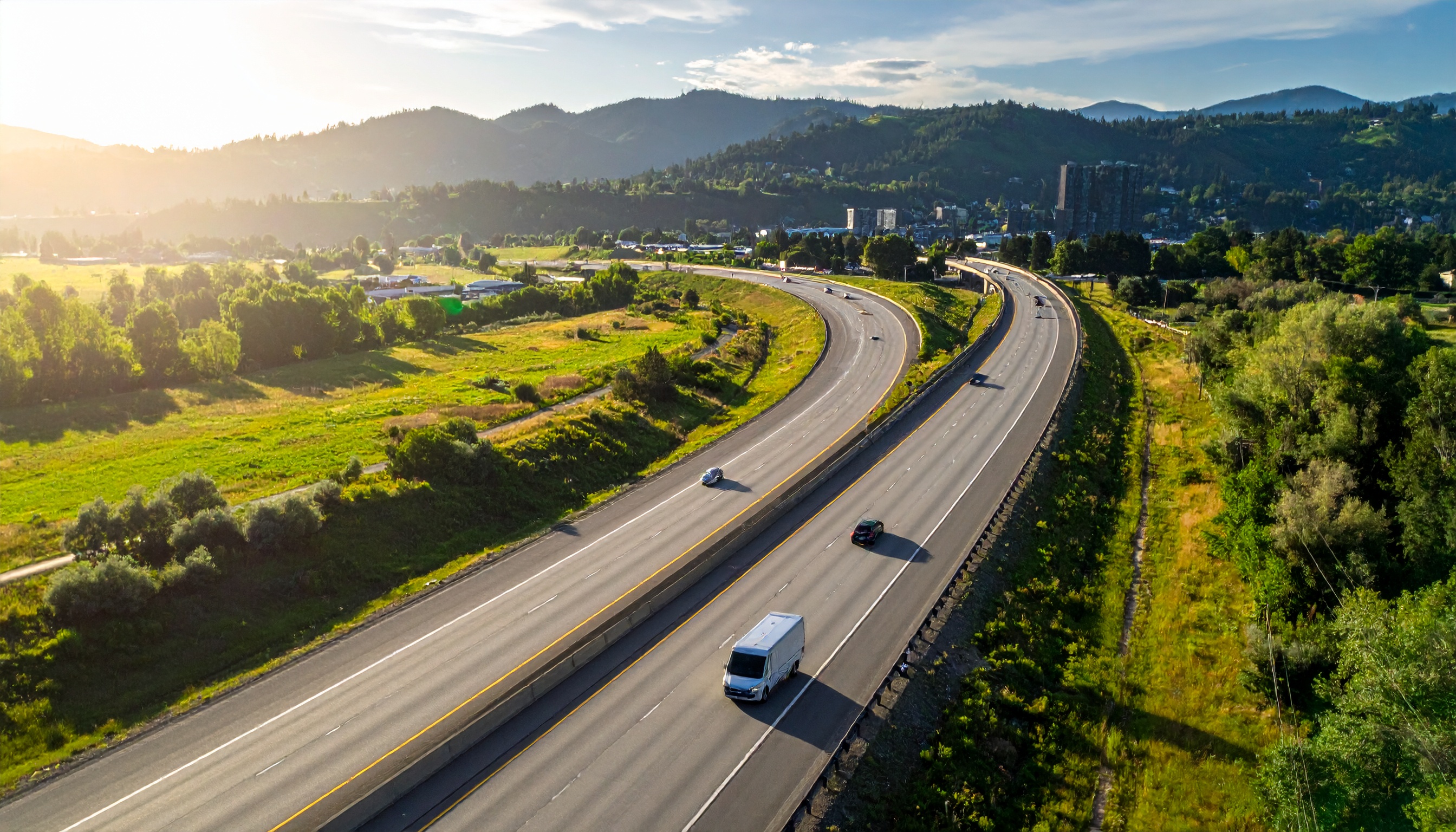 トヨタ自動車 北米のHV好調で2026年世界生産1千万台超へ