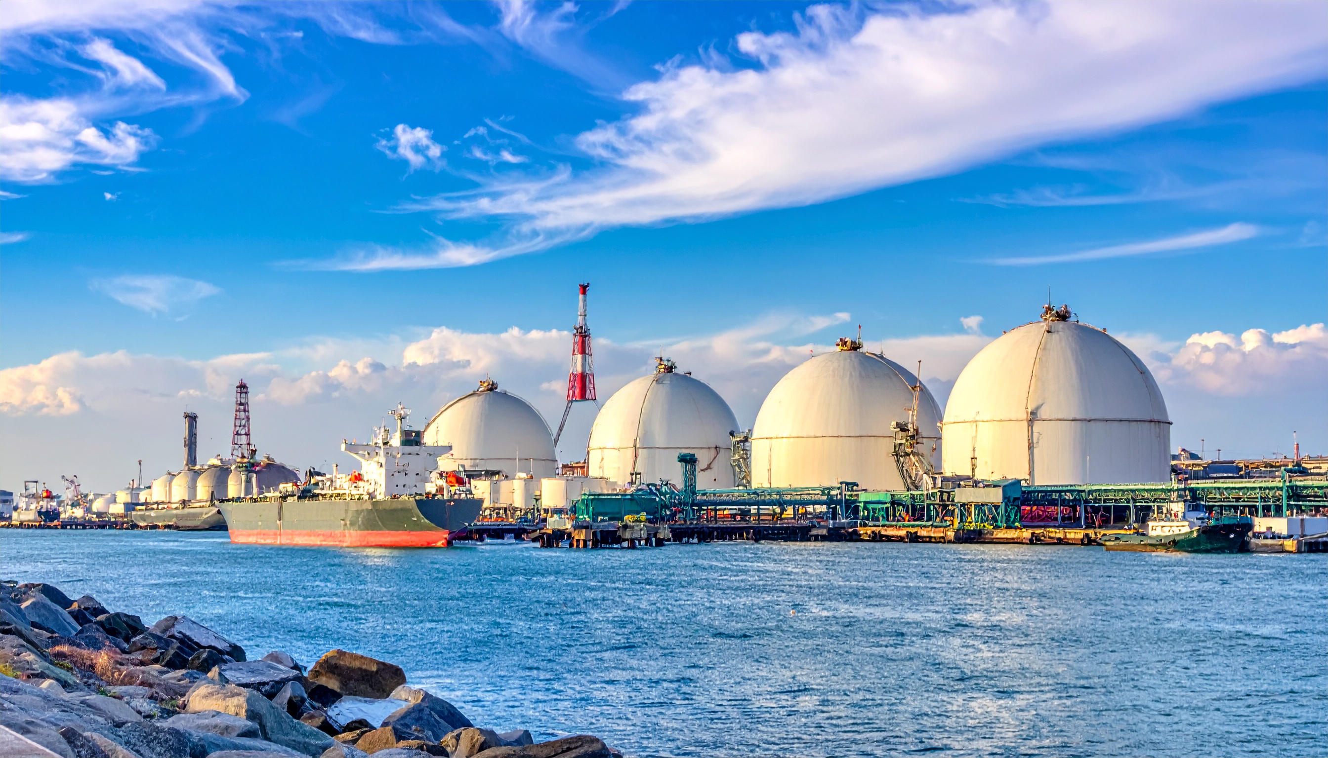 政府、関係閣僚会議を初開催 LNGと小麦の調達を守る